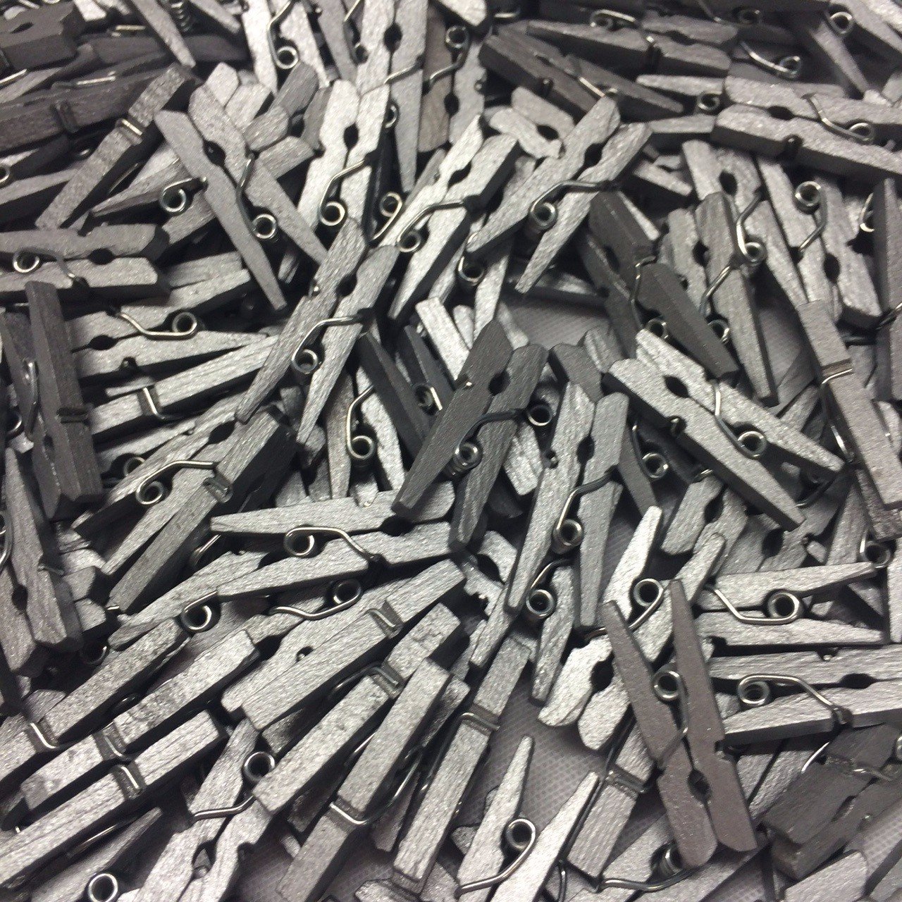 celloexpress Silver 25mm Mini Wooden Craft Pegs - Scrapbooking, Display Photos & Keepsakes (Pack of 50)