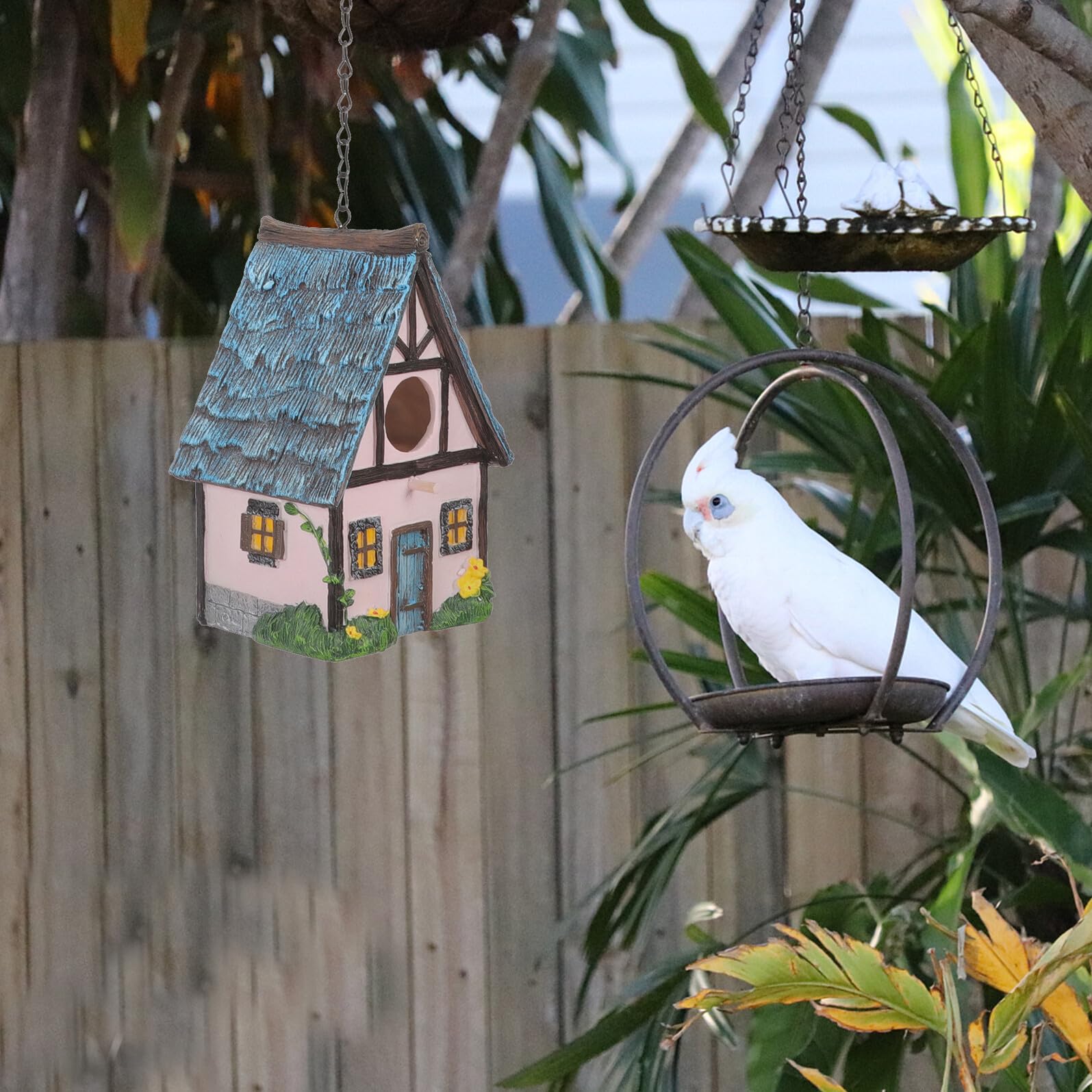 FRCOLOR Wetterfestes Resin Vogelhäuschen zum Aufhängen für Garten und Balkon Dekoratives Farbenfrohes Nistkasten dekoobjekt Einfach Montierbar für Wildvögel und Außenbereiche
