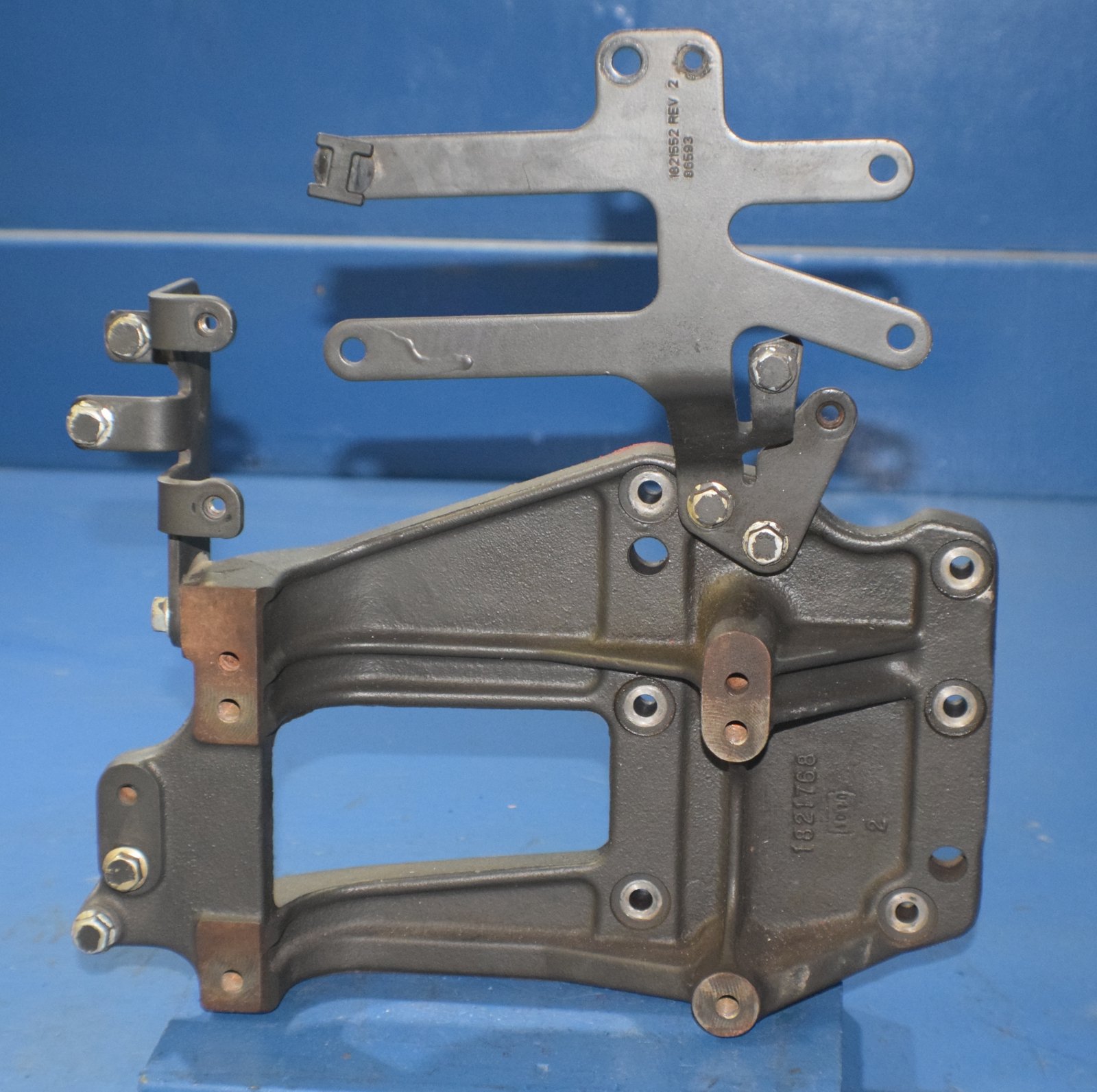 Amazon.com: PACCAR MX13 ACCESSORY ENGINE BRACKET PN 1821768 >> LOW 
