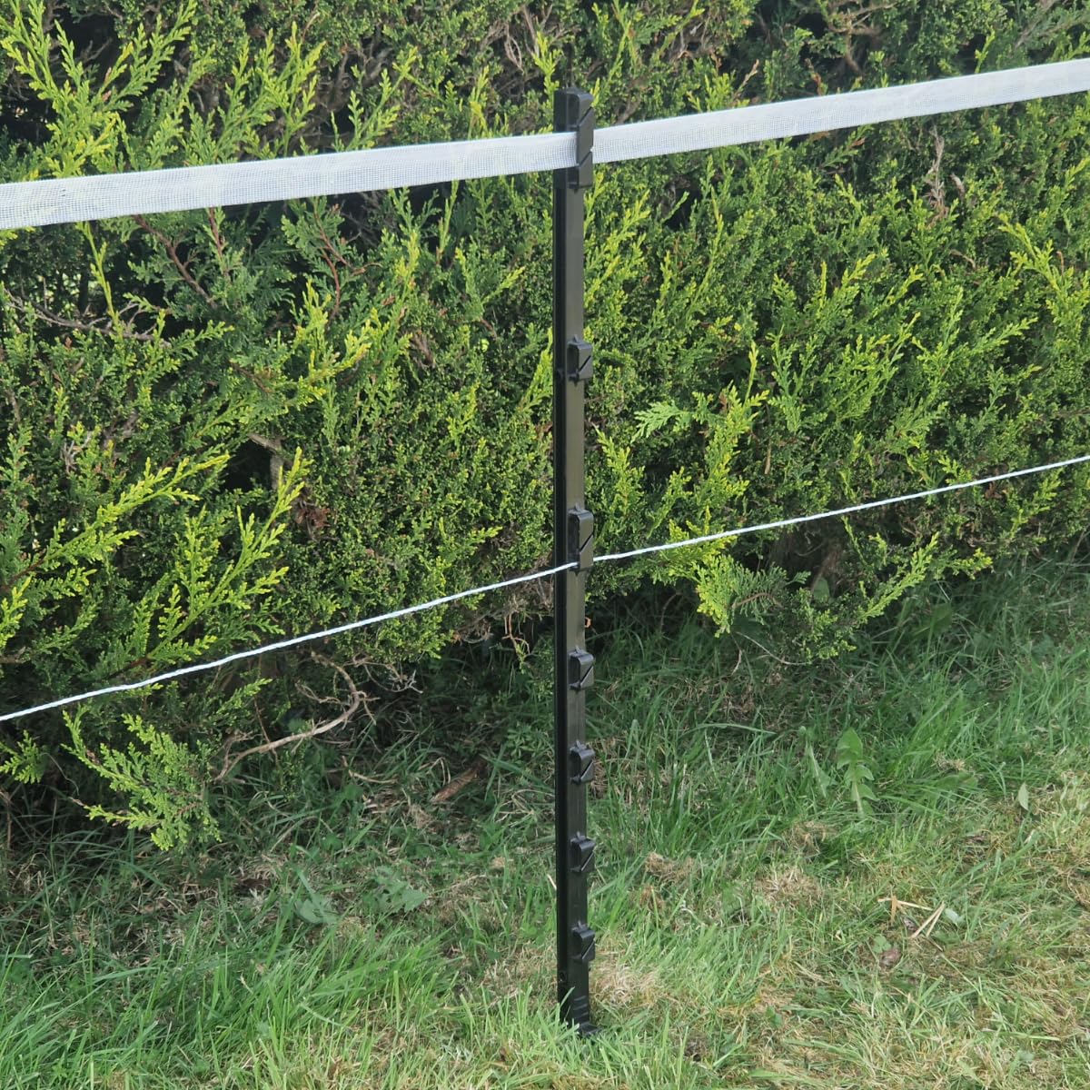 105cm Poly Post 3FT Plastic Fencing Stake | Reinforced Mobile Electric Fence Poles | Features 40mm Tape Clips (Black, Pack of 20)
