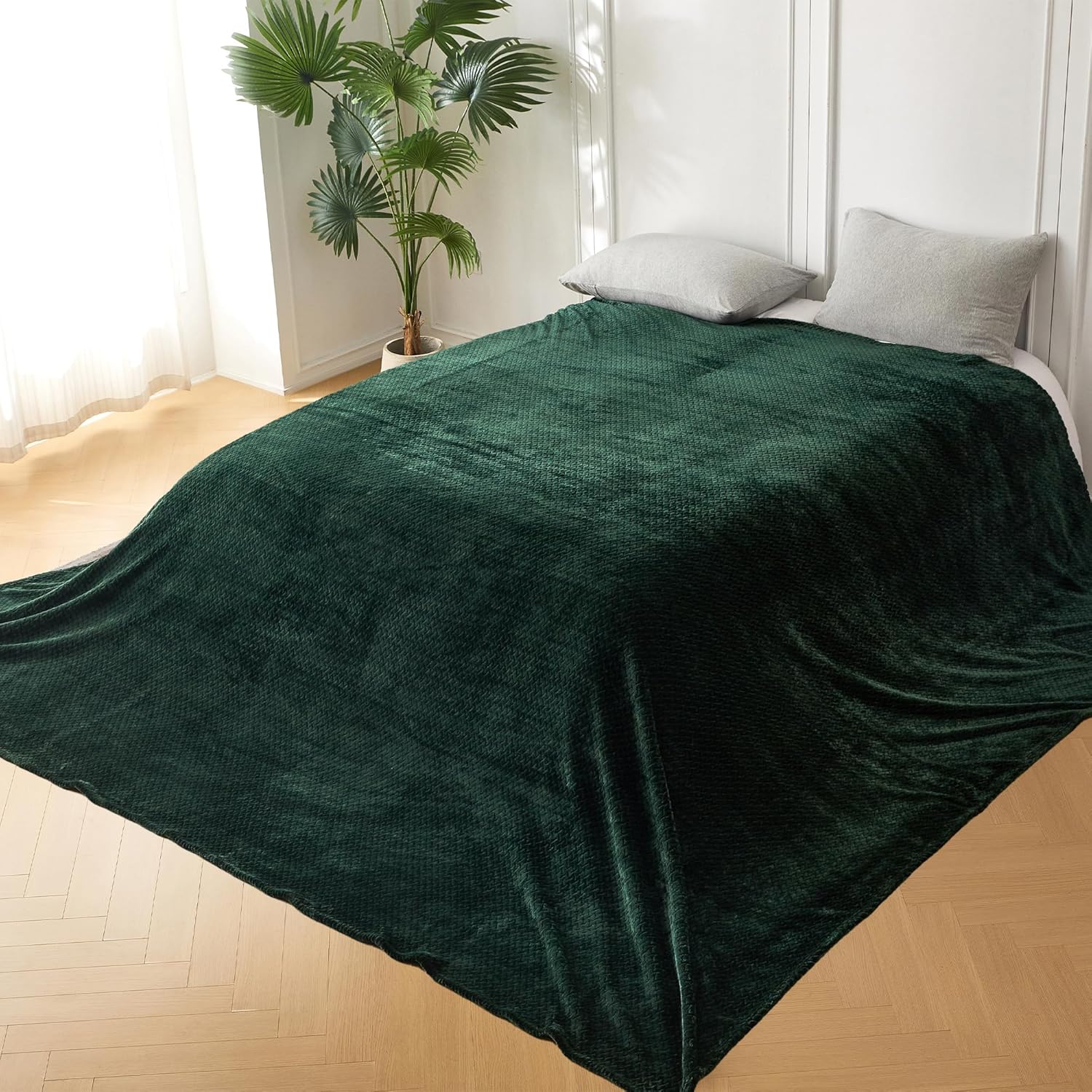 COOVA Seamless Big Blanket 120x120 Inch 3D Jacquard Huge Blanket - Cozy Extra Large for Bed, Oversized King for Family Use, Giant 10x10ft for Couch, Travel, Camping,Forest Green - Image 3