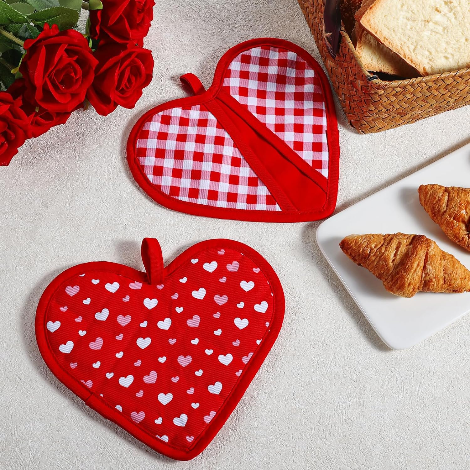 2 Pack Valentines Day Decor Love Check Gingham Heart Shaped Pot Holders for Kitchen Heat-Resistant Fabric Hot Pads with Hanging Loops for Cooking Baking Grilling Supply