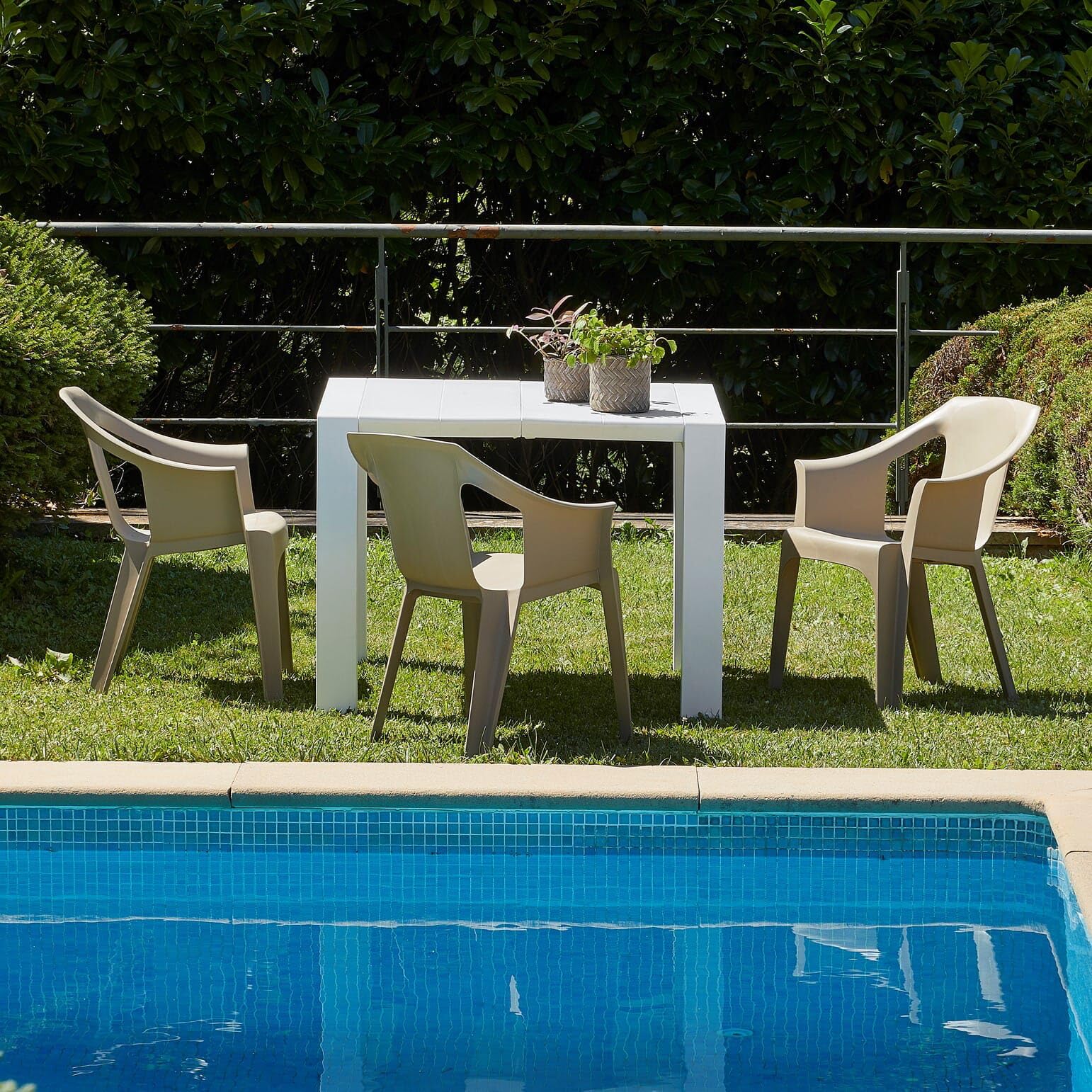 garbar Cool Set 2 Silla con Brazos Exterior | jardín, terraza, balcón, Picnic, Camping, Catering, Eventos, reuniones | diseño, Ligero, apilable | Blanco