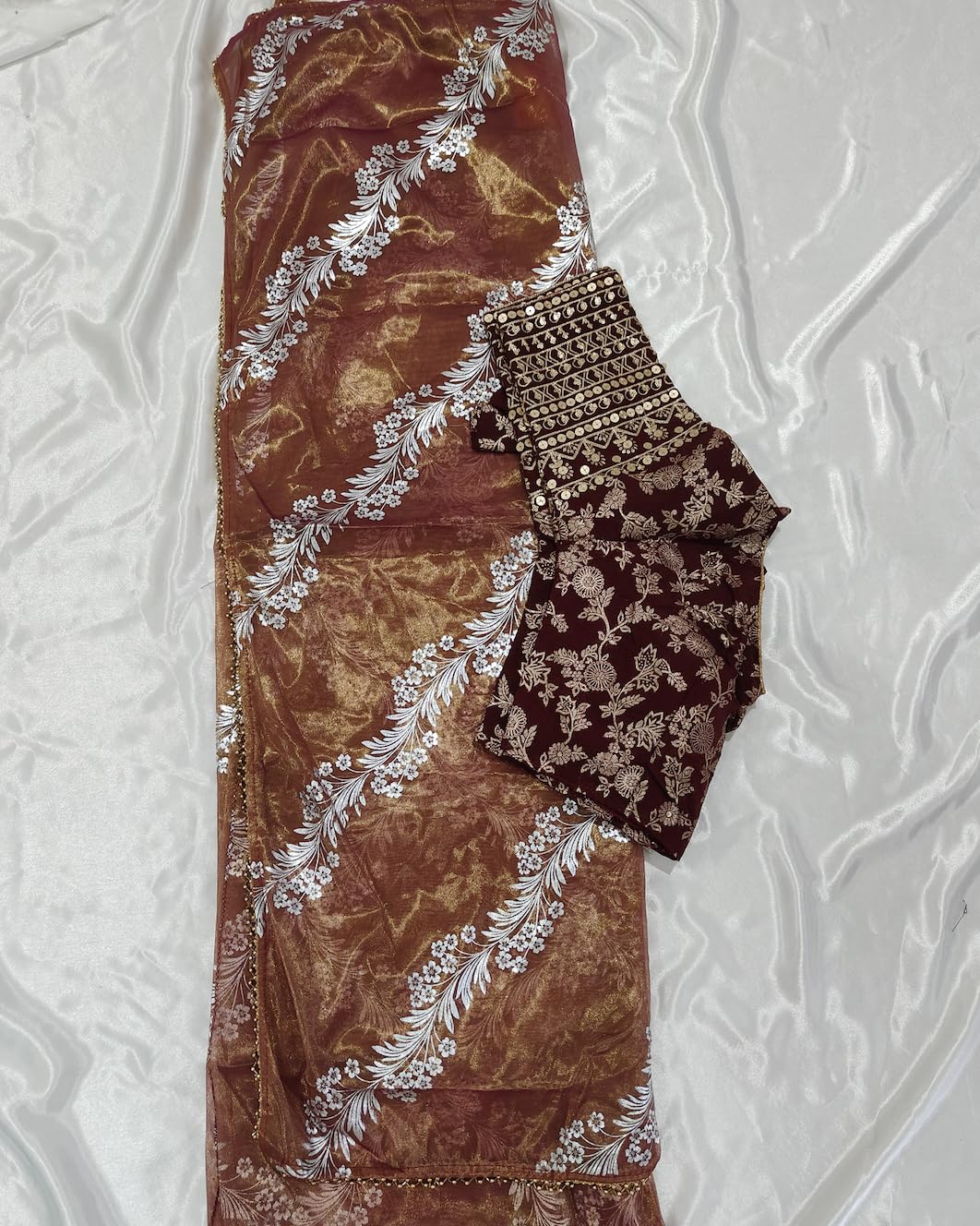 Soft Gold Coin Leheriya Saree with Foil Work, Burgundy And Gold - Image 4