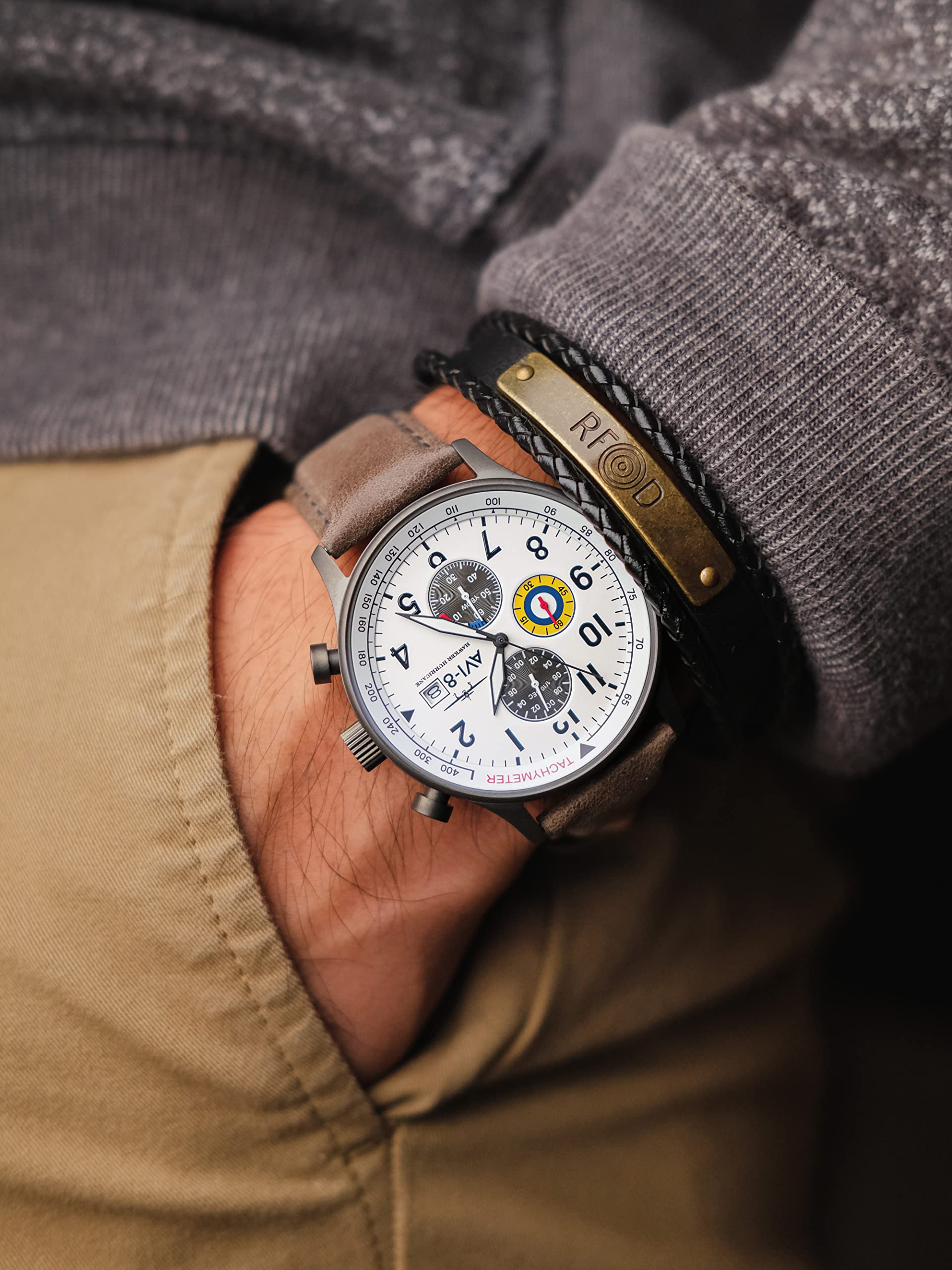 AVI-8 Hawker Hurricane AV-4011 - Reloj cronógrafo clásico para Hombre de 43,5 mm con Correa de Piel, Blanco/Gris, Cronógrafo