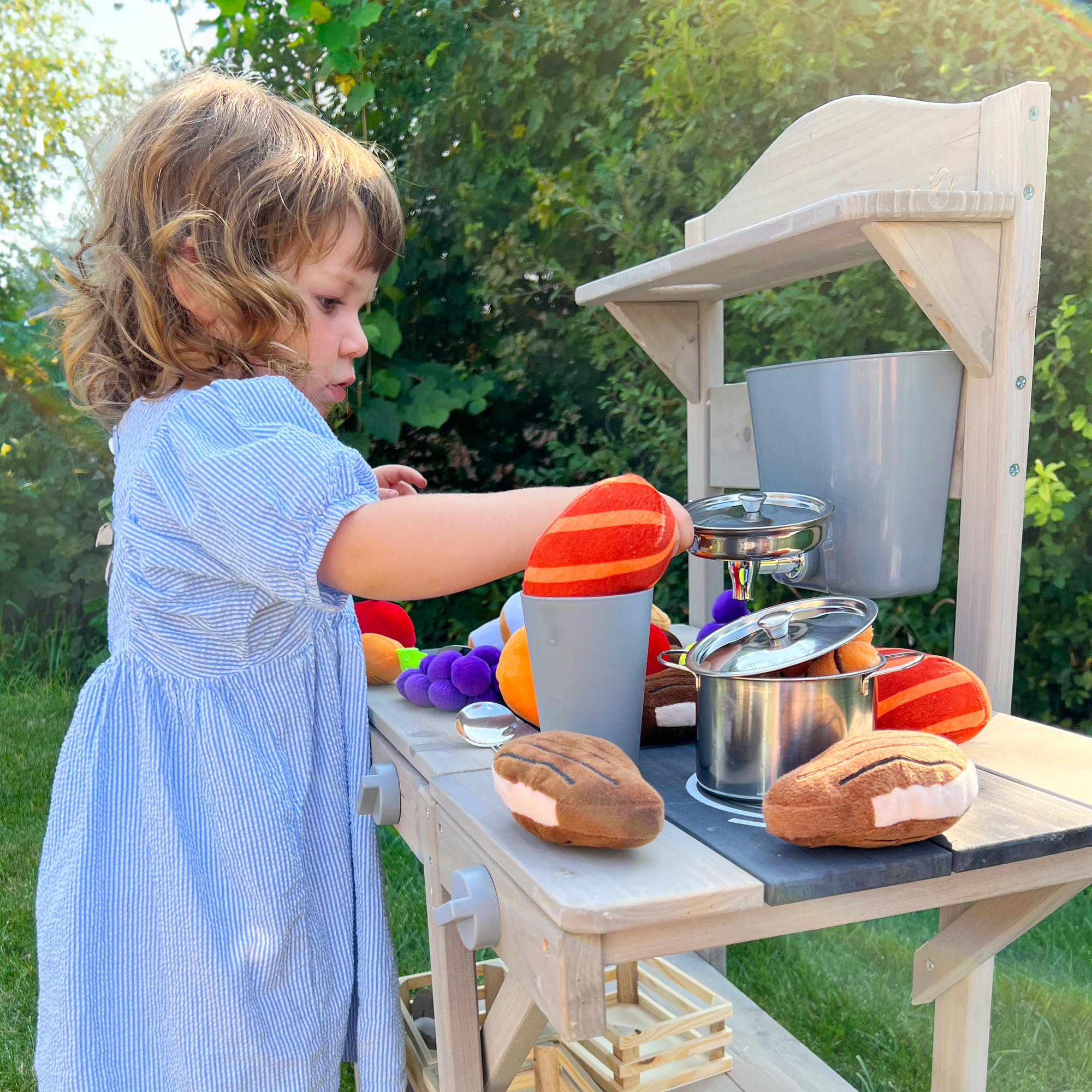 roba Cuisine Extérieure Compacte pour Enfants en Bois Massif - avec Gril, Évier en Plastique, Réservoir à Eau et Accessoires - Idéale de 18 Mois à 8 Ans - Gris Clair