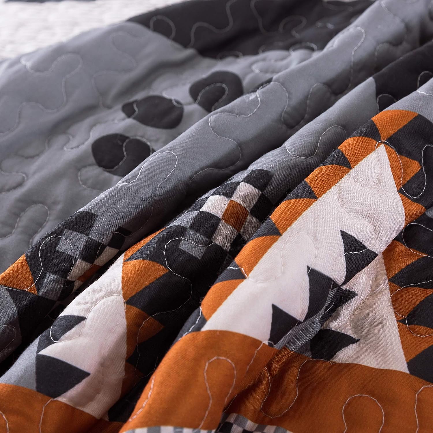 Soul & Lane Bear Quilt Set - Twin Size with 1 Sham, Rustic Lodge Cabin Quilted Bedspread with Wildlife Black Bear Design, Country Wilderness Themed Bedding with Forest and Outdoor Motif