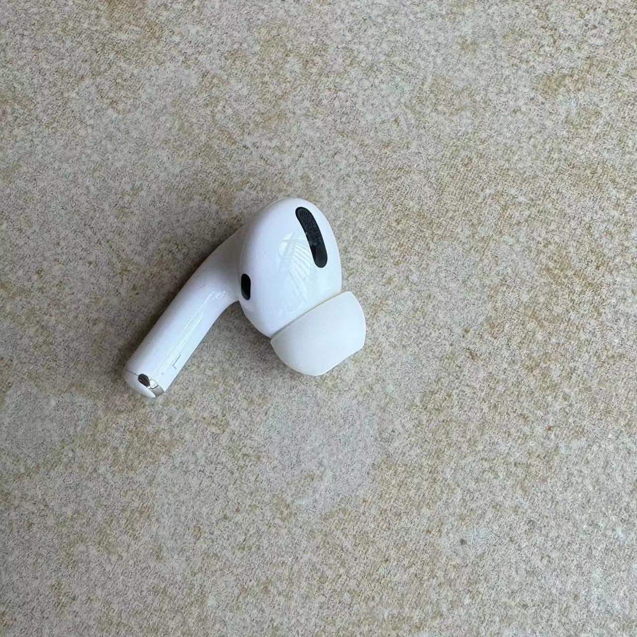 AirPods 片方 Amazon.com: Meenova A2084 Left Earbud Replacement, Single Left Ear