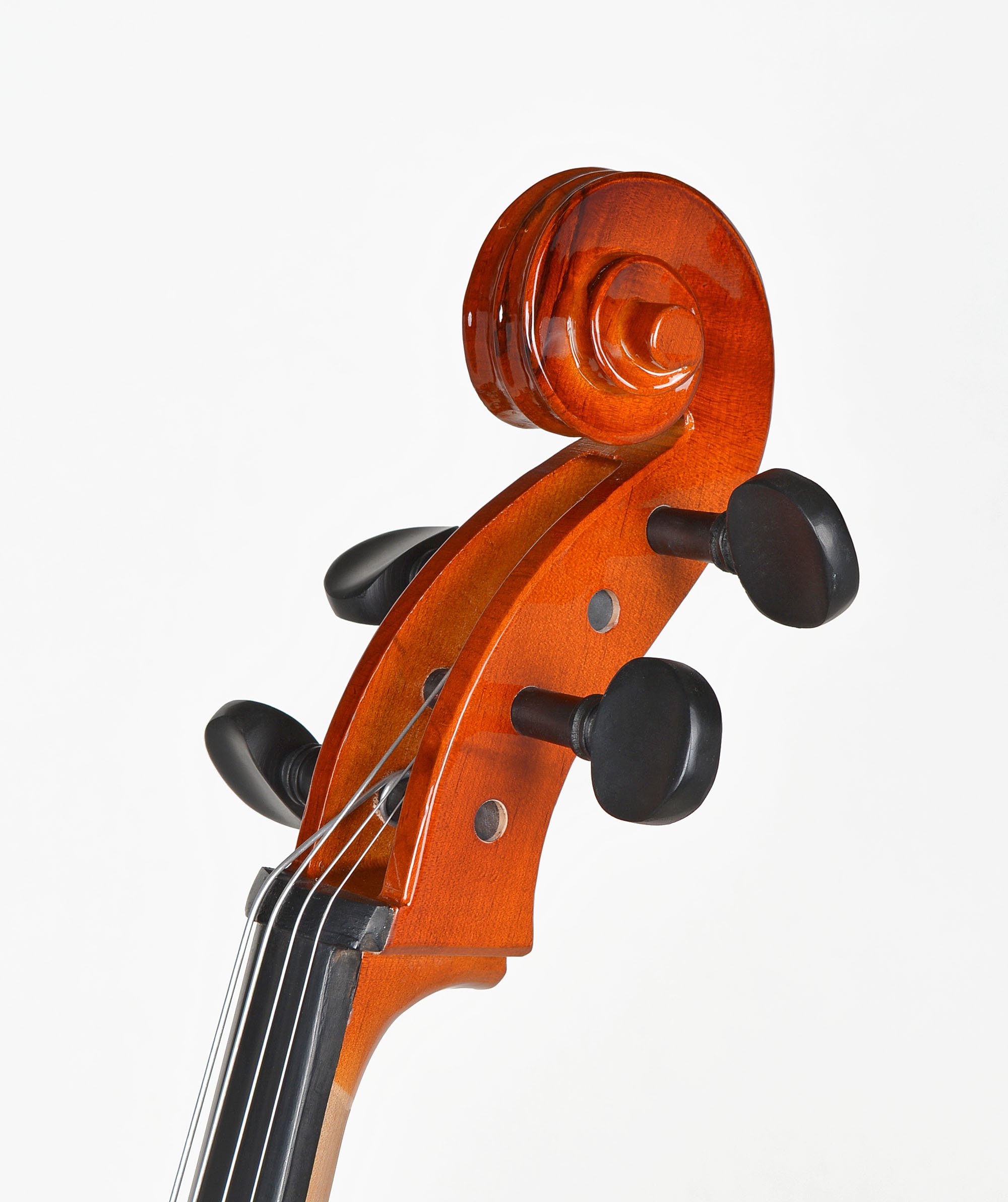 Violoncello classico TS-IDEEN completo di arco, custodia e colofónia. Color legno naturale con finitura lucida. Dimensioni regolari (4/4).