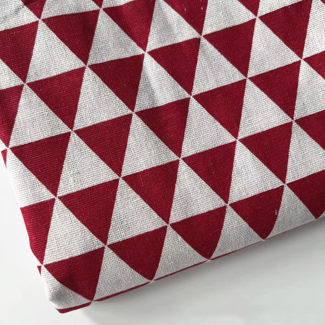ONECHANCE Cotton Linen Blend Triangle Print Fabric by The Metre 150cm Wide Printed Decoraive Fabric for Crafts, Tablecloth Making or DIY Projects Color Triangles Red Size 1 Metre