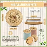 Vista 5 de Tapas de Bambú para Frascos de Yogur La Fermiere Paquete de 4 Diseño de Flores Aster Tapas de Bambú con Grabado Floral para Frascos de Cerámica