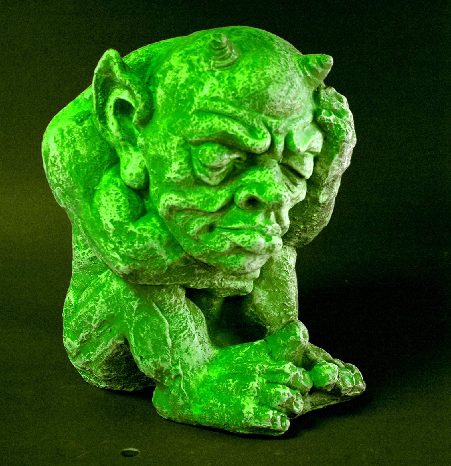 GeKi Trend Leucht Gnom Der Denker denkende Figur Garten frostfest Antik Stein-Optik fluoreszierend 32 cm groß