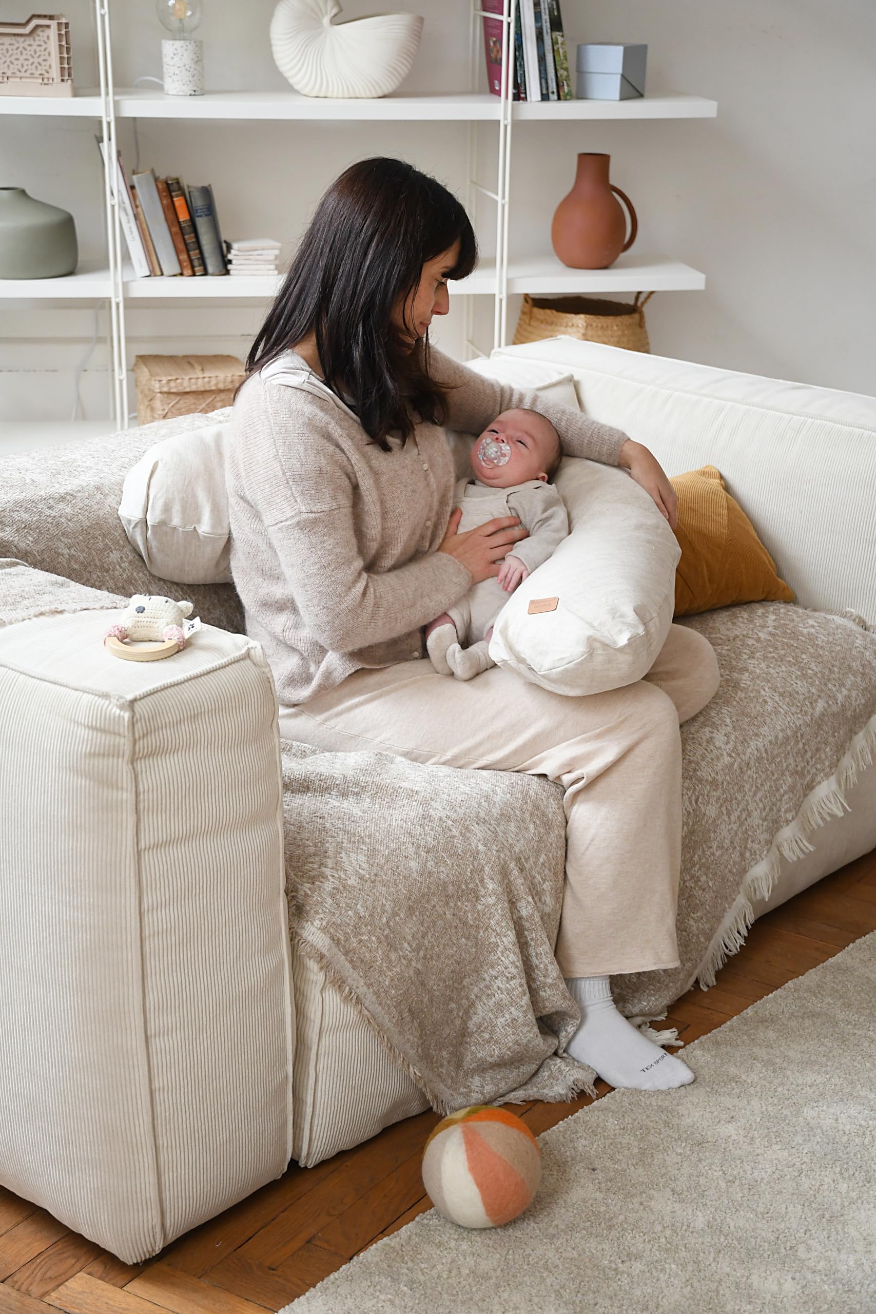 BÉABA, Big Flopsy, Cojin Lactancia, Almohada de Maternidad y Embarazada, Multifuncional, Adecuada para Dormir/Amamantar, Soporte, Hipoalergénica, Confort, Noche Tranquila, Lino, Oekotex, Beige
