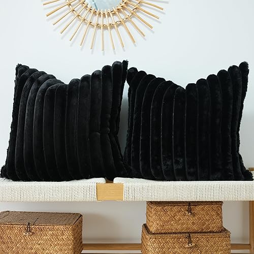 JOJUSIS Paquete de 2 fundas de almohada decorativas de felpa de pelo sintético para sofá, fundas de almohada suaves (negro, 18 x 18 pulgadas)