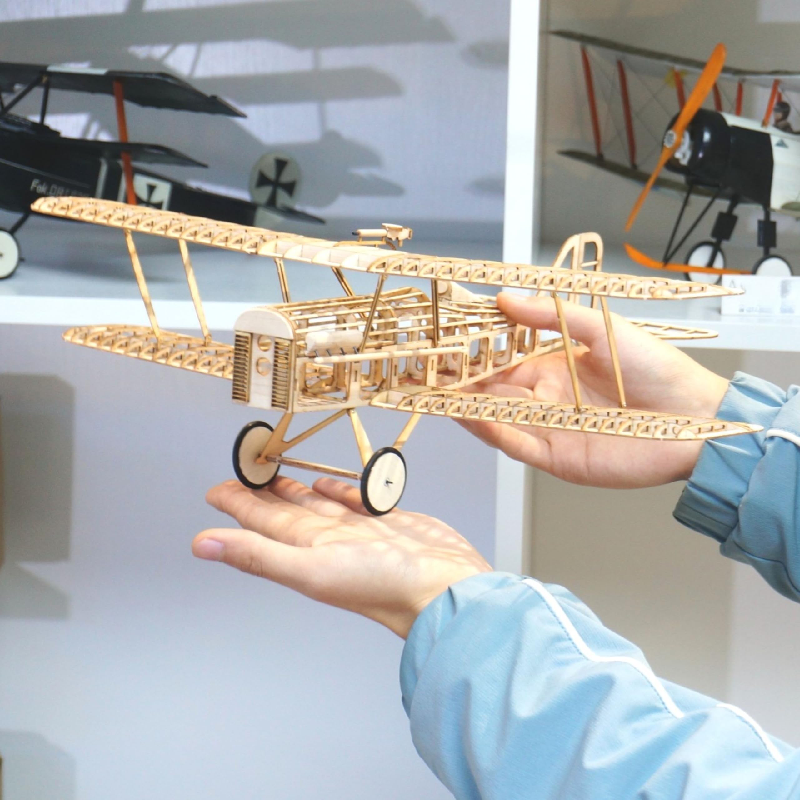 RAF SE5A Slow Flyer Modellflugzeug Kit, Maßstab 1:20, 380 mm Spannweite, RC Flugzeugmodell Baukasten, Modell Flugzeug zum selbst Bauen, gelaserte Balsa Holz Bauteile, 380 x 290 x 135 mm, 45 g RTF