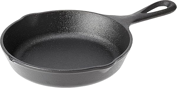 Lodge Wildlife Series - 6.5" Cast Iron Skillet with Wolf Scene