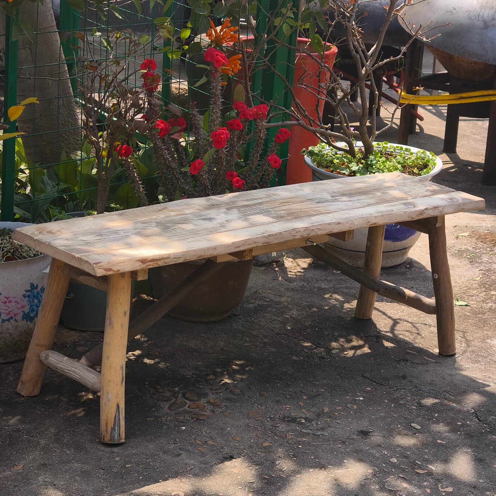 Banco de madera para exteriores de entrada y jardin rustico sin respaldo alargado