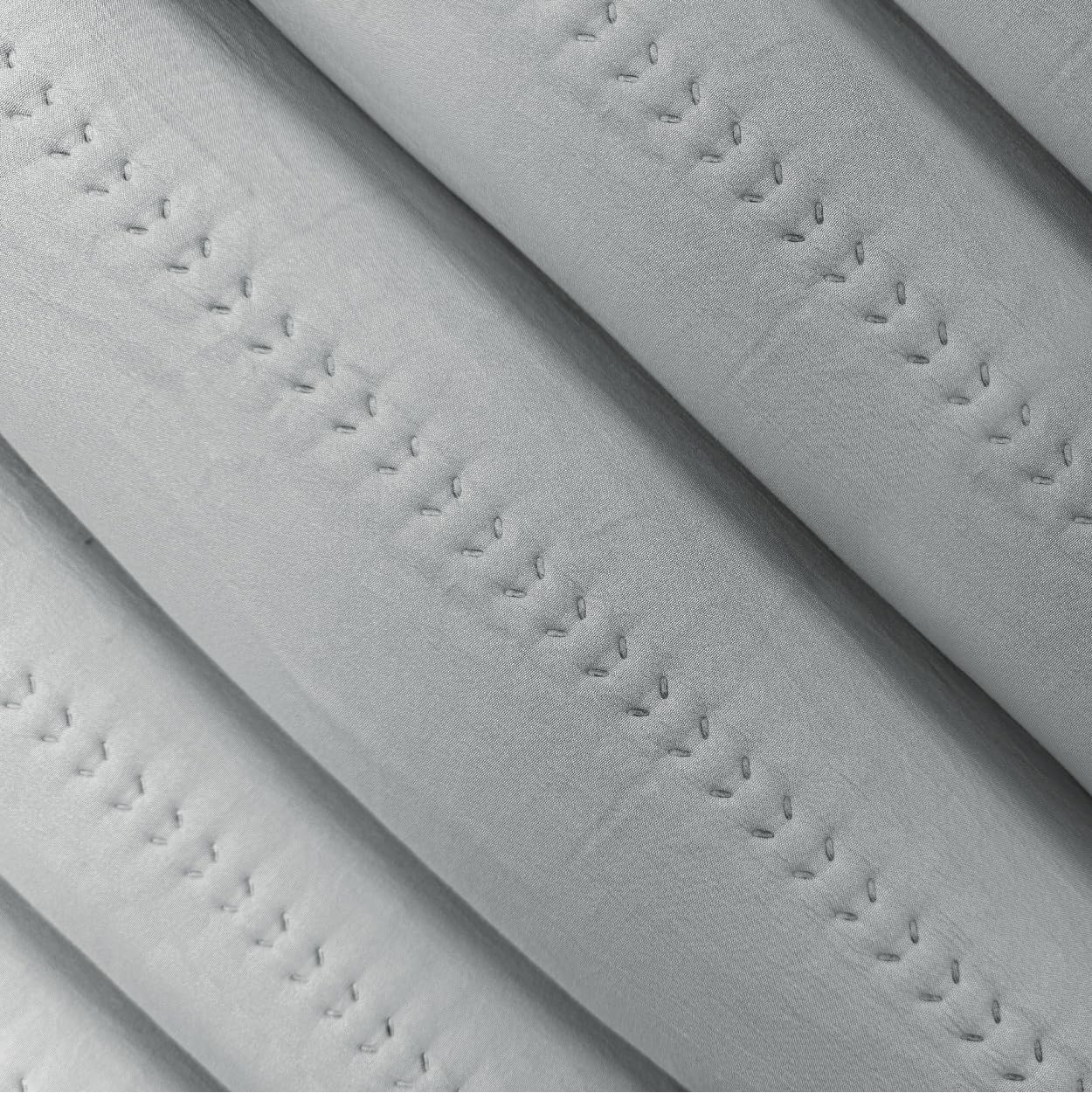 Liniva Home Comforter De Microfibra con Reverso de Borreguito. Edredón 100% Microfibra Tacto Extra Suave - Modelo Eliana - Incluye Funda de Cojín. (Gris, Cama 135 cm)