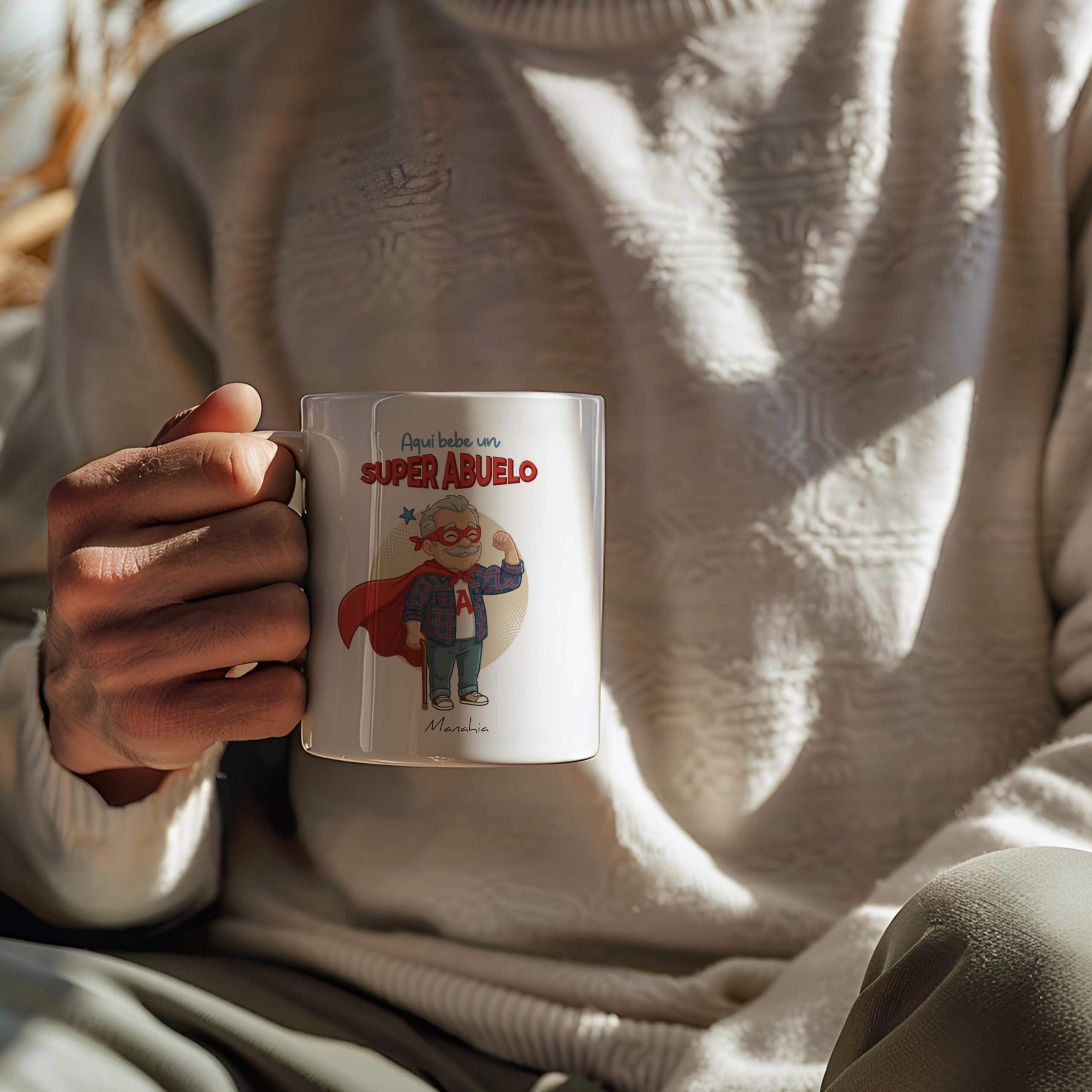 Manahia - Taza Abuelito - Aquí bebe un super abuelo | Regalo Original Nietos, Superabuelo - Idea Sorpresa Día del Padre, Navidad | Caja Regalo Kraft — view 4
