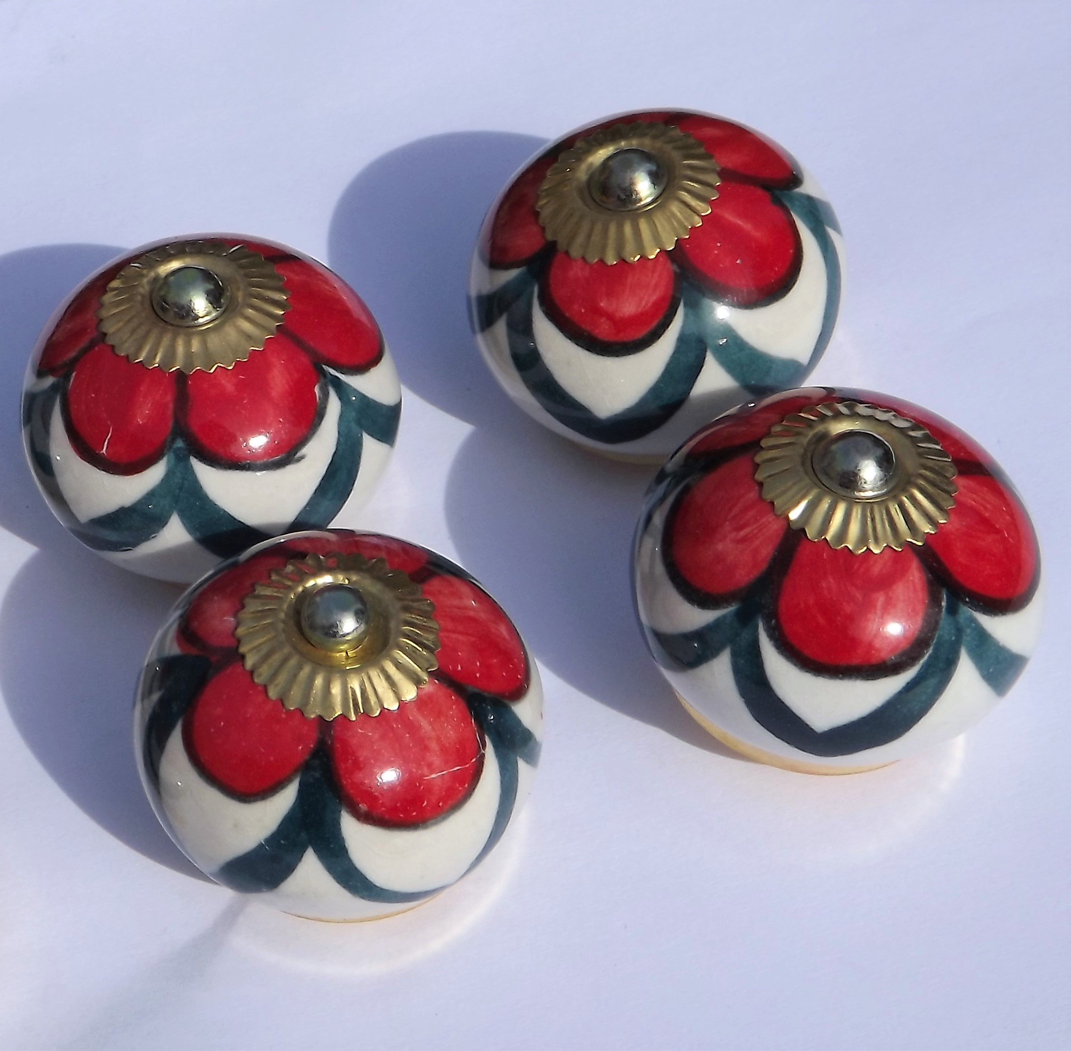 Boutons de porte de placard en céramique blanche et fixations laiton premium