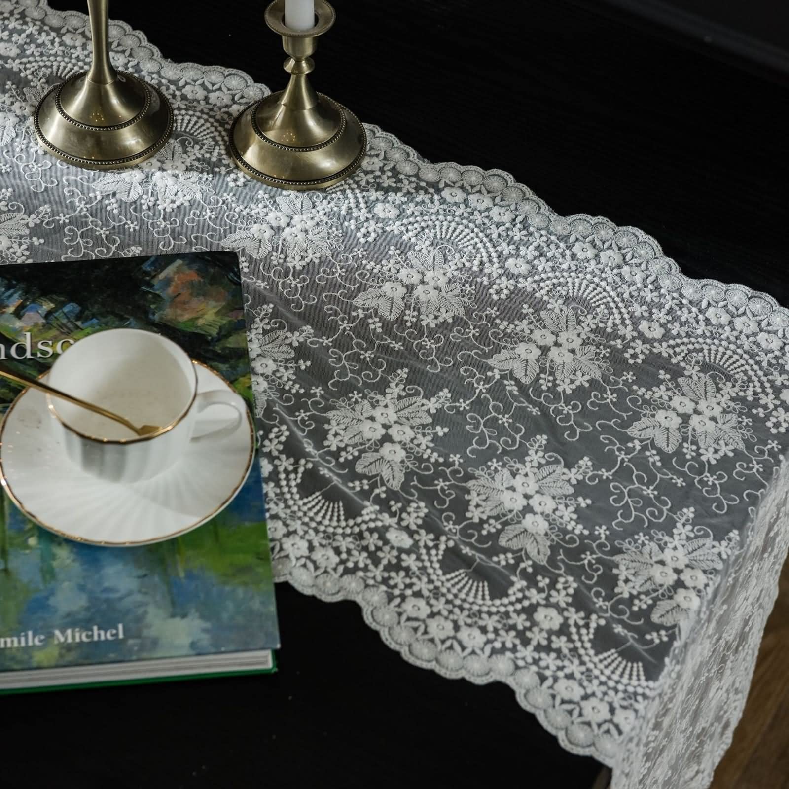 Tischläufer Modern Weiß, Weihnachts Tischdekoration aus Polyester Aushöhlen Spitzenblumen Weiß 40x300CM für Abendessen Bauernhaus Dekor