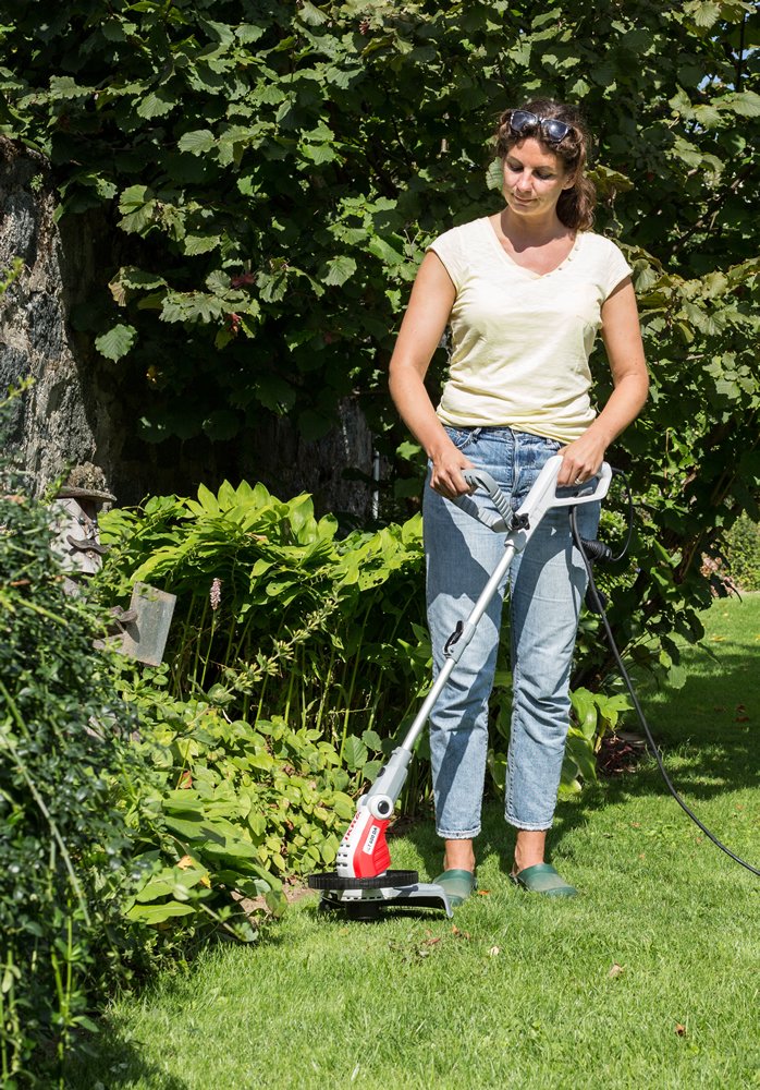 IKRA Elektryczna podkaszarka do trawy IGT 600DA, obwód cięcia 32 cm, regulacja wysokości, cięcie pionowe