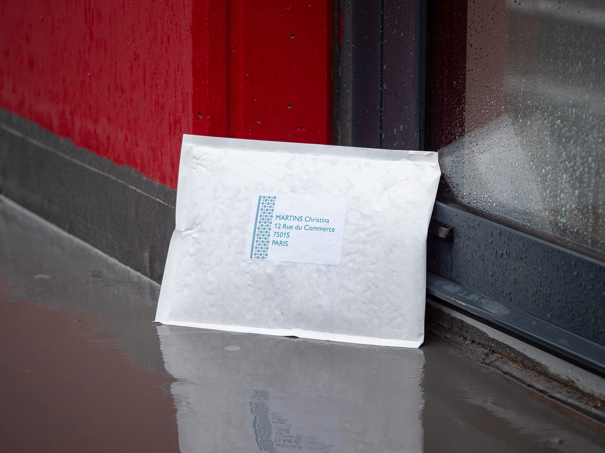 Avery Printable, Customisable Weatherproof/Waterproof, Parcel Mailing Labels, Laser Printers, L7996-25, White, 2 Per A4 Sheet - Image 2
