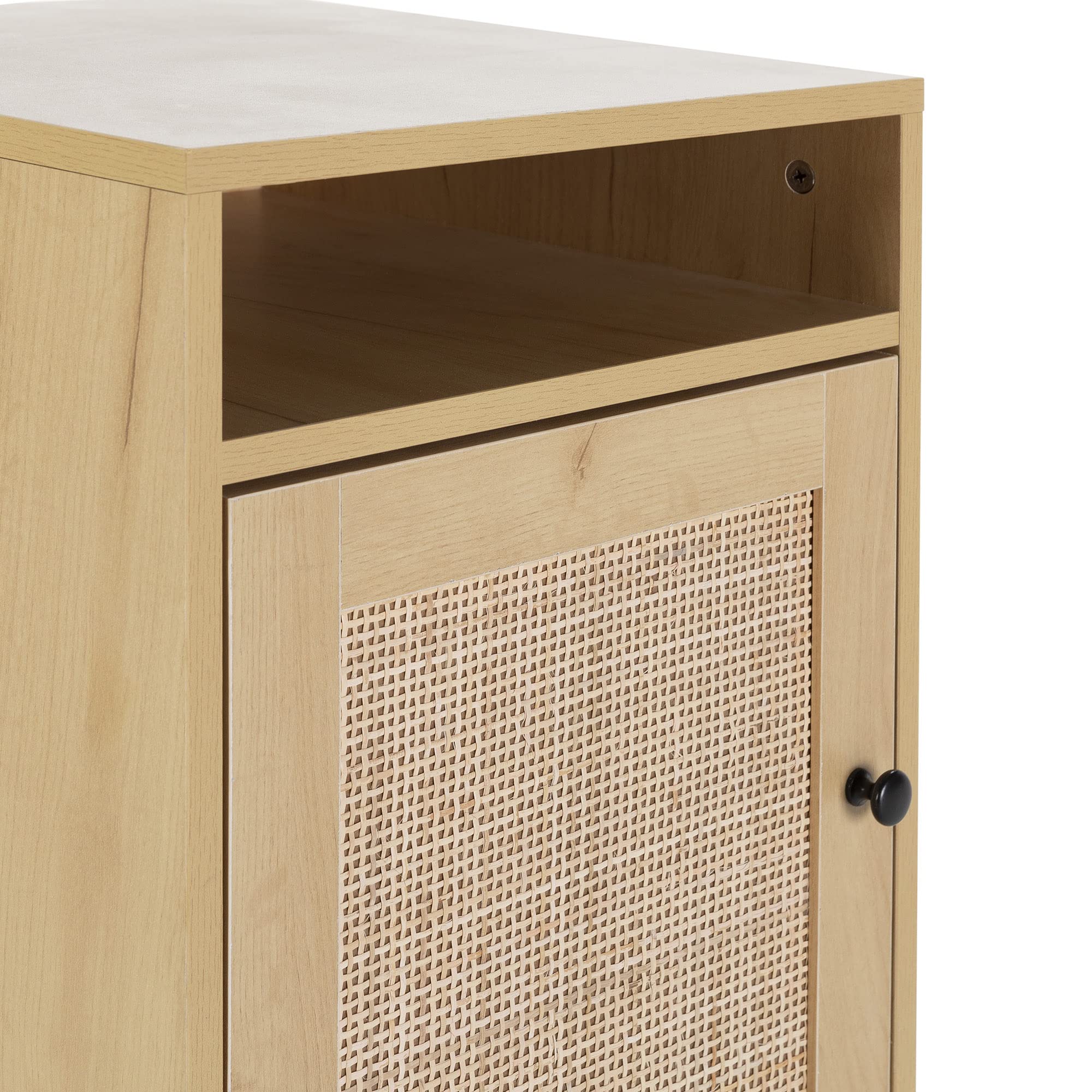 HOMN LIVING Mesita de Noche Bella 1 Puerta Color Roble, ratán Natural, 40 cm (Ancho) 39 cm (Profundo) 70 cm (Altura)
