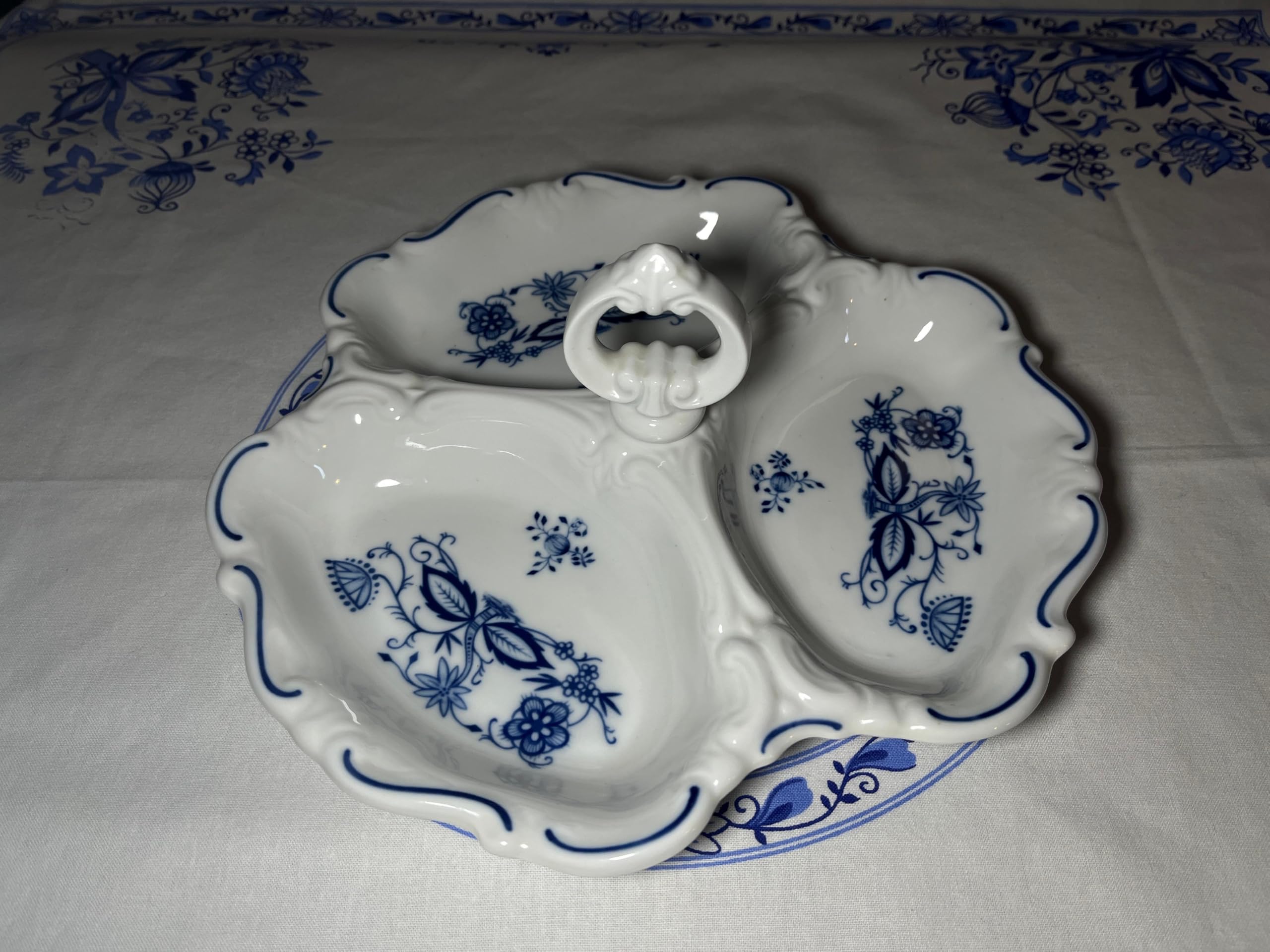 Generisch Triptis Porzellan Zwiebelmuster Kabarett/Schale mit 3 Fächern und Henkel, spülmaschinenfest, Dm. 25 cm