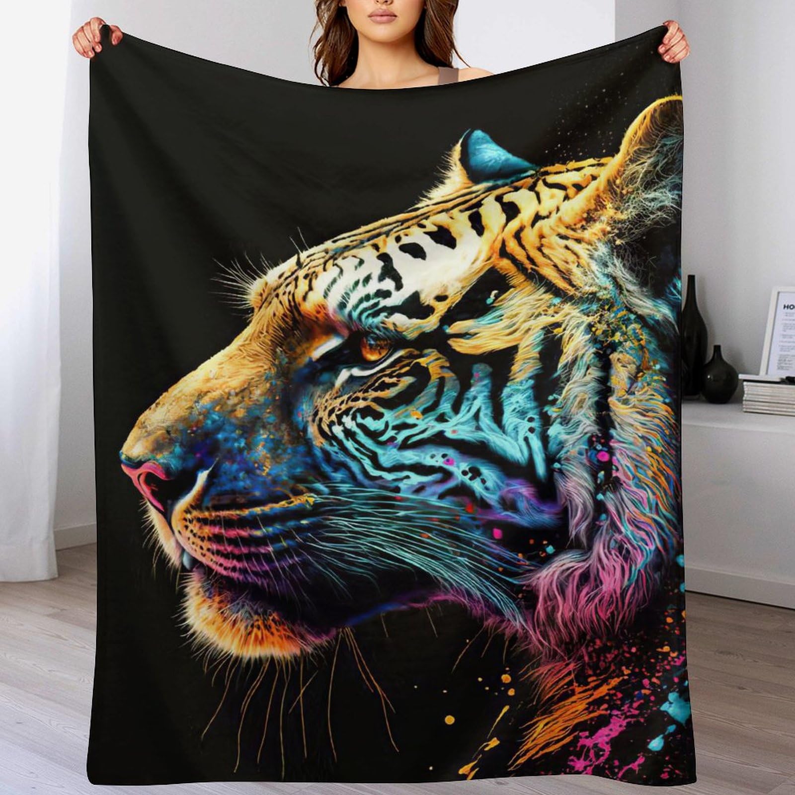 Couverture tigre cocooning pour vos soirées cinéma sur le canapé-lit de votre salon