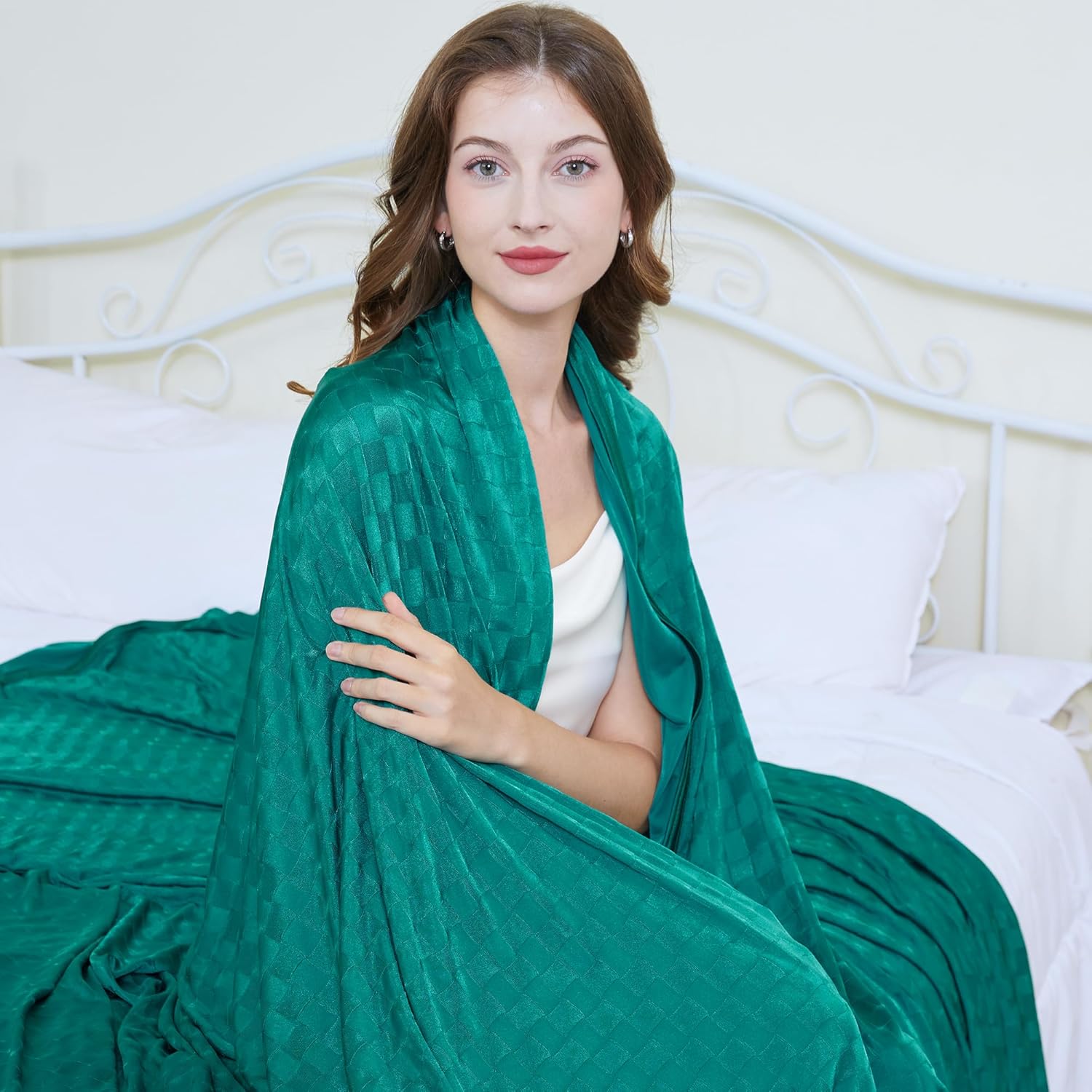 AmyHomie Cooling Blanket,Summer Blankets with Double Sided Cold Effect, Arc-Chill Q-Max>0.5 Cool Fiber, Breathable Lightweight Blankets for Hot Sleepers Night Sweats - Image 2