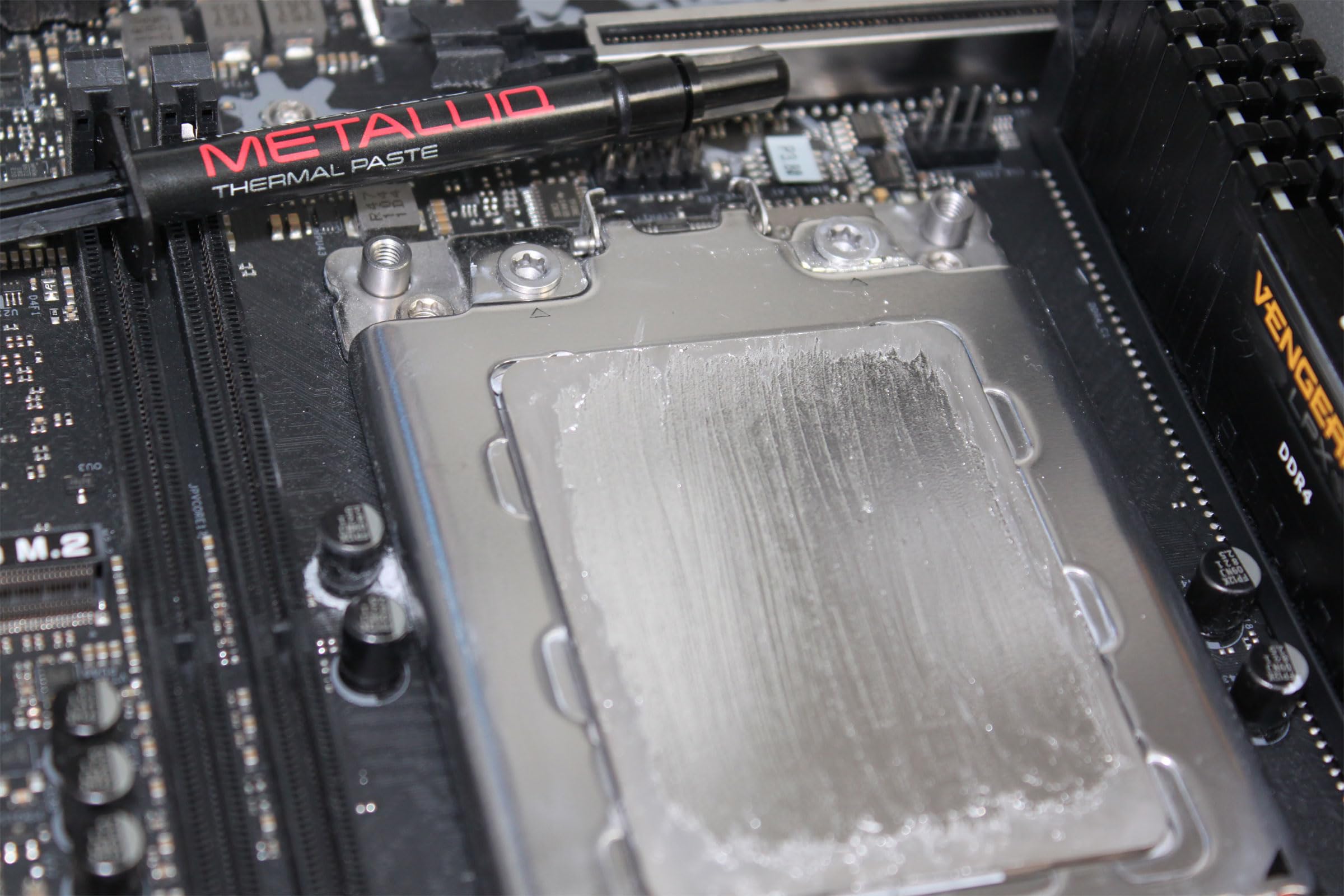 METALLIQ (5 g) Composito di Metallo Liquido per Applicazioni estreme, Raffreddamento CPU, Console di Gioco Estremo Overclocking, Xbox PS4 PS5, Set Include