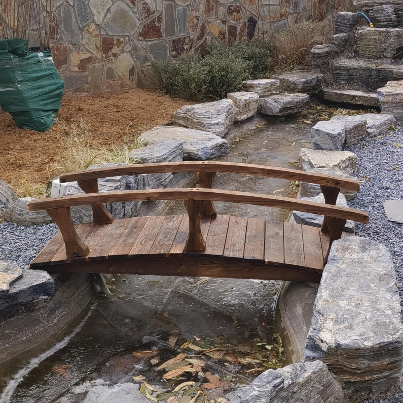 Ponte da Giardino in Legno massello da 140 cm, passerella Ornamentale per Esterni con 6 pilastri e ringhiere, passerella ad Arco per ruscelli, stagni e Decorazioni per Prati.