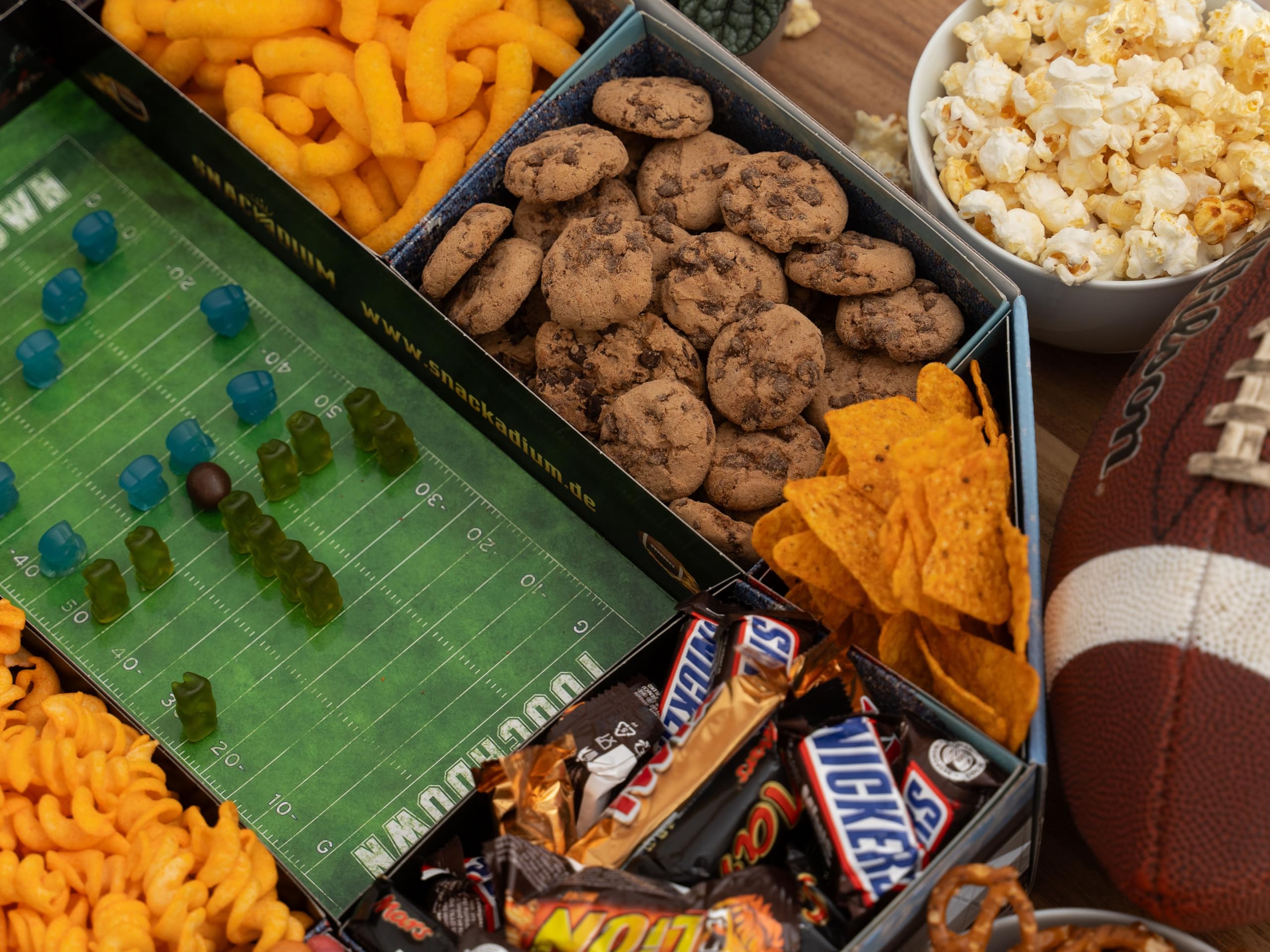 Das SNACKADIUM für spannende Footballabende/Snackstadion für echte Footballfans/Super Bowl - American Football Snack Stadion (Blau)