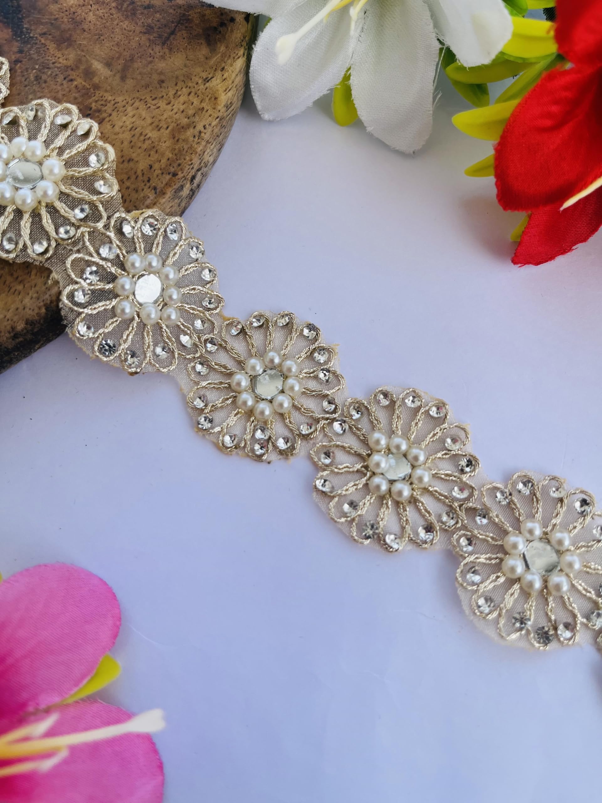 Ribete floral de perlas para personalizar vestidos de novia y mantillas de boda tradicionales