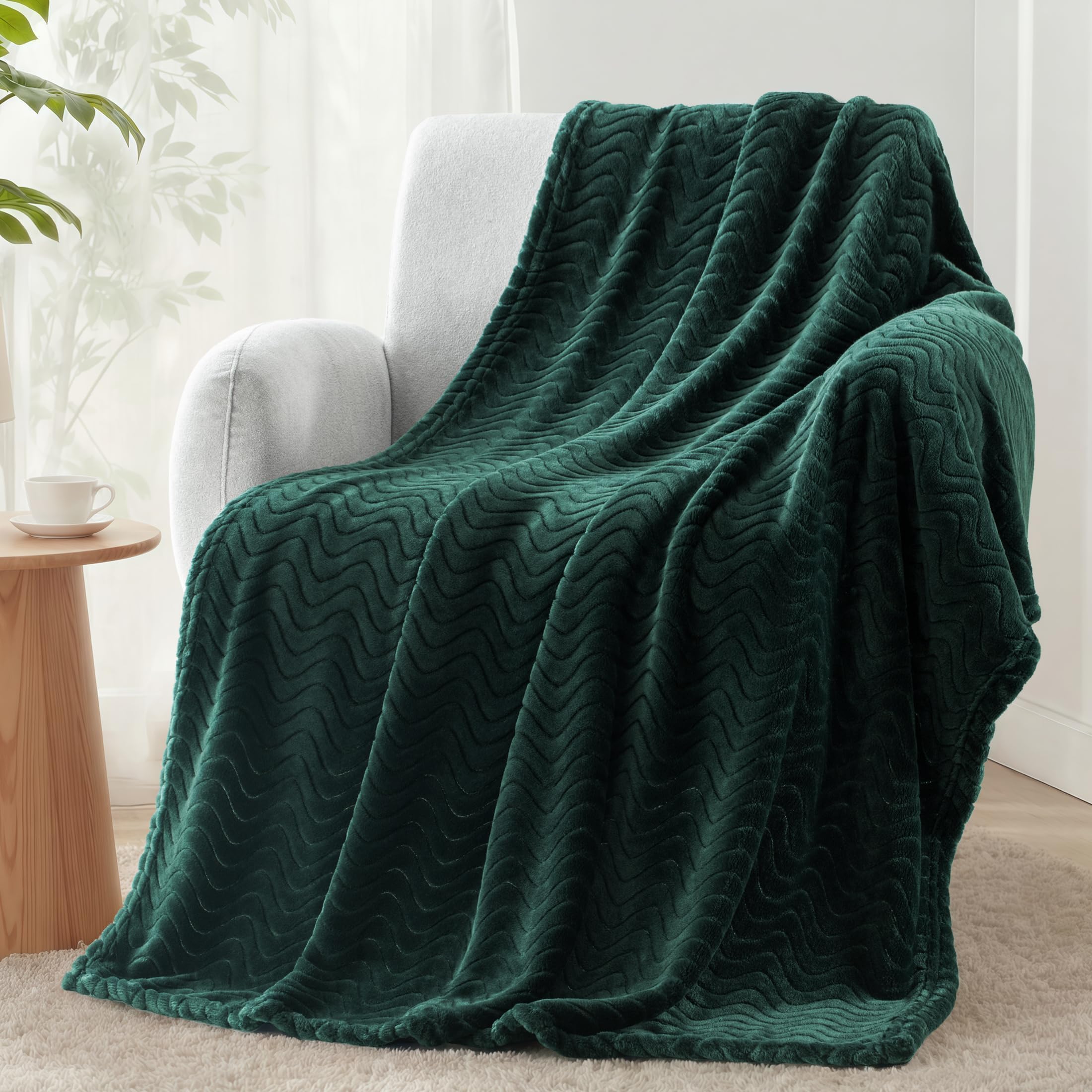 Exclusivo Mezcla Forest Green Fleece Throw Blanket for Couch Bed, Super Soft Cozy Blankets with Decorative Wave Textured, Lightweight Plush All Season Use, 50x70 Inches