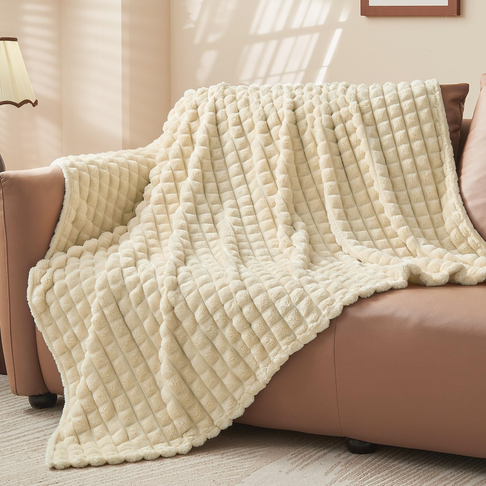 BEDELITE Fluffy Fleece Throw Blanket - Beige Sofa Throw Checkered Design Soft Cosy Warm Small Blankets for Single Bed Gifts for Women