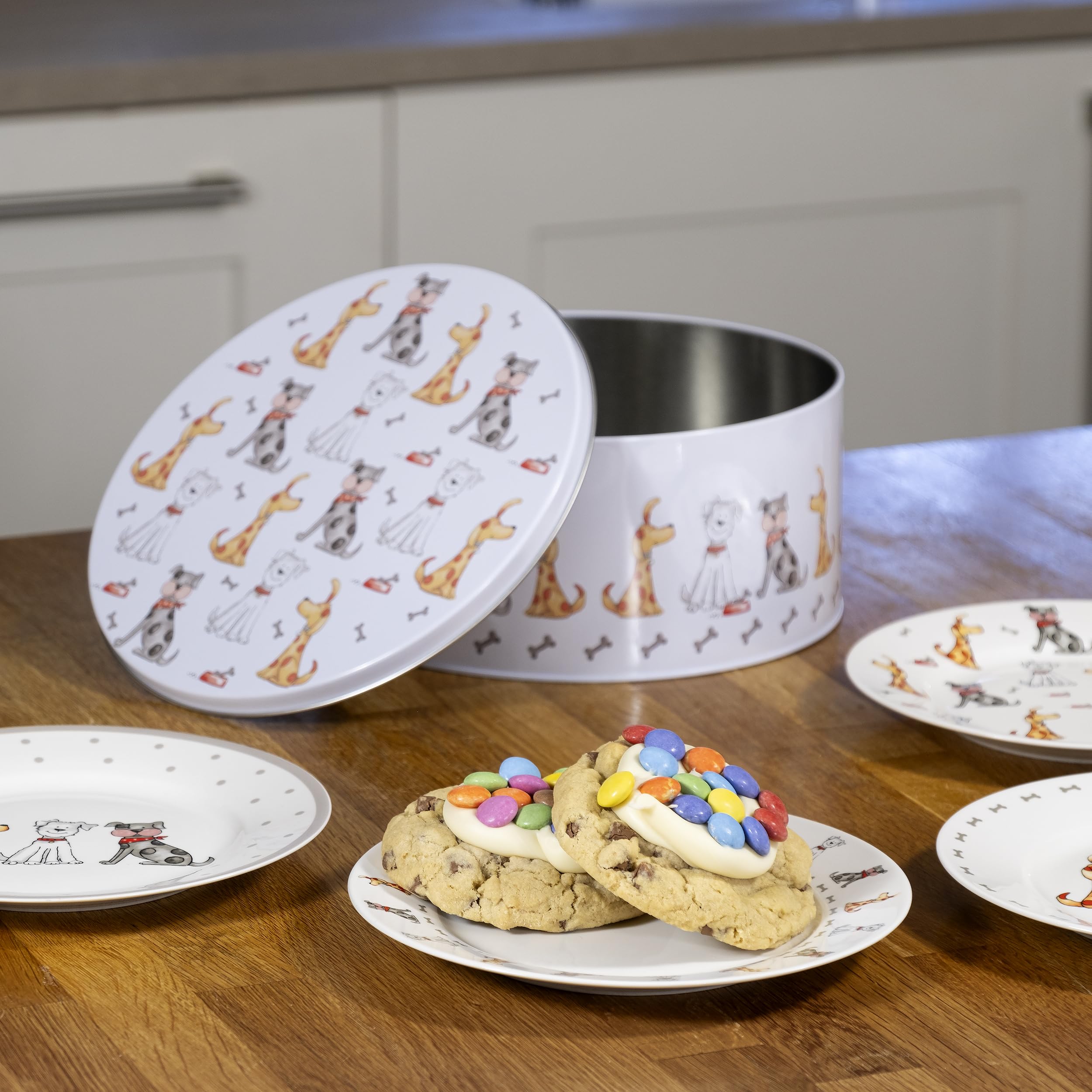 SPOTTED DOG GIFT COMPANY Talerze deserowe, zestaw 4 ceramicznych talerzy do serwowania ciast, przystawek, sałatek i chlebów, można używać w kuchence mikrofalowej i zmywarce 19 cm - psy