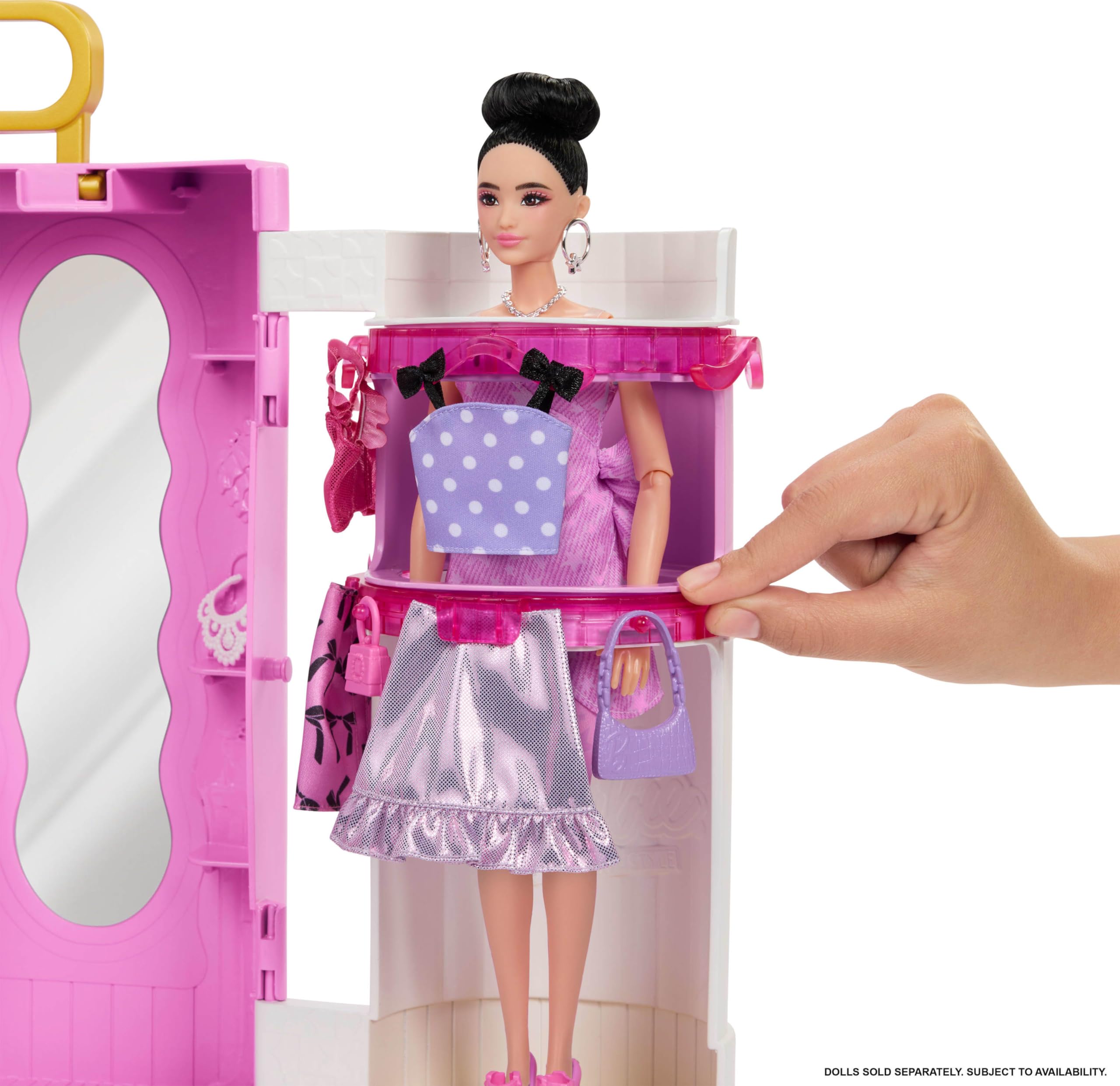 Barbie-Kleiderschrank mit Ankleidezimmer zum Drehen und Stylen, Schminkbereich mit Ottomane und Ringbeleuchtung, 4 Kleidungsstücke, 20+ Teile und tragbare Aufbewahrung, JNR16