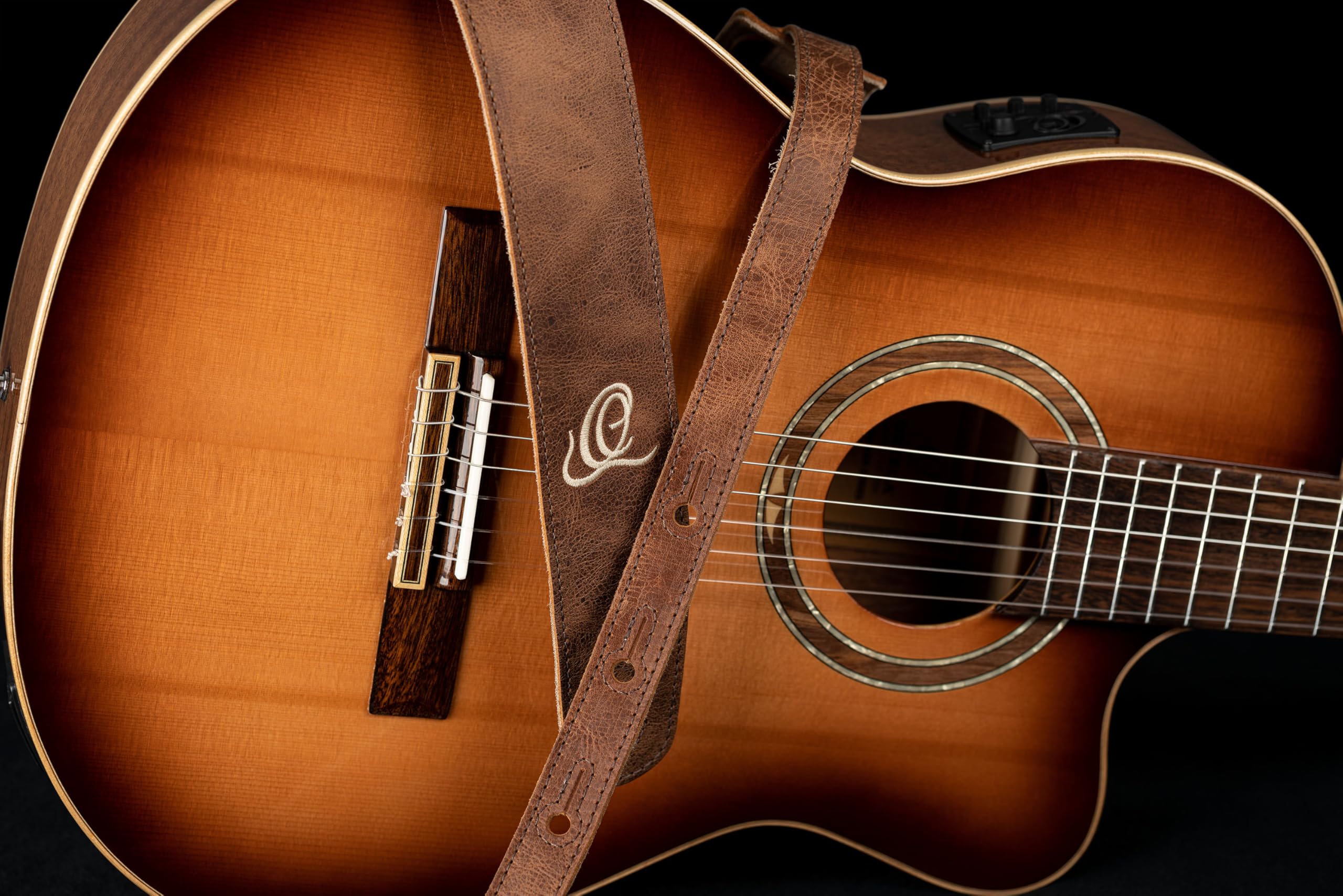 Ortega Guitars courroie réglable pour guitare – Guitare acoustique / Basse, Guitare électrique / Basse – Série Suede – Cuir suédé, Cognac (OSSU-40)