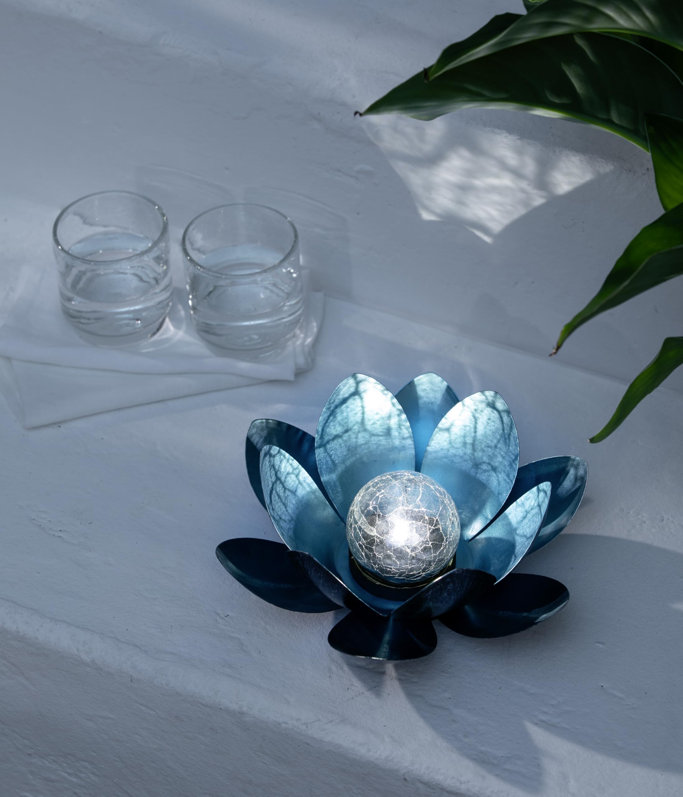 Dehner Lampa solarna Lotus | dekoracja solarna, dekoracja ogrodowa, dekoracja zewnętrzna, oświetlenie, oświetlenie ogrodowe | kwiat, kwiat lotosu | do ogrodu, na zewnątrz | metal | Ø 27,5 cm |