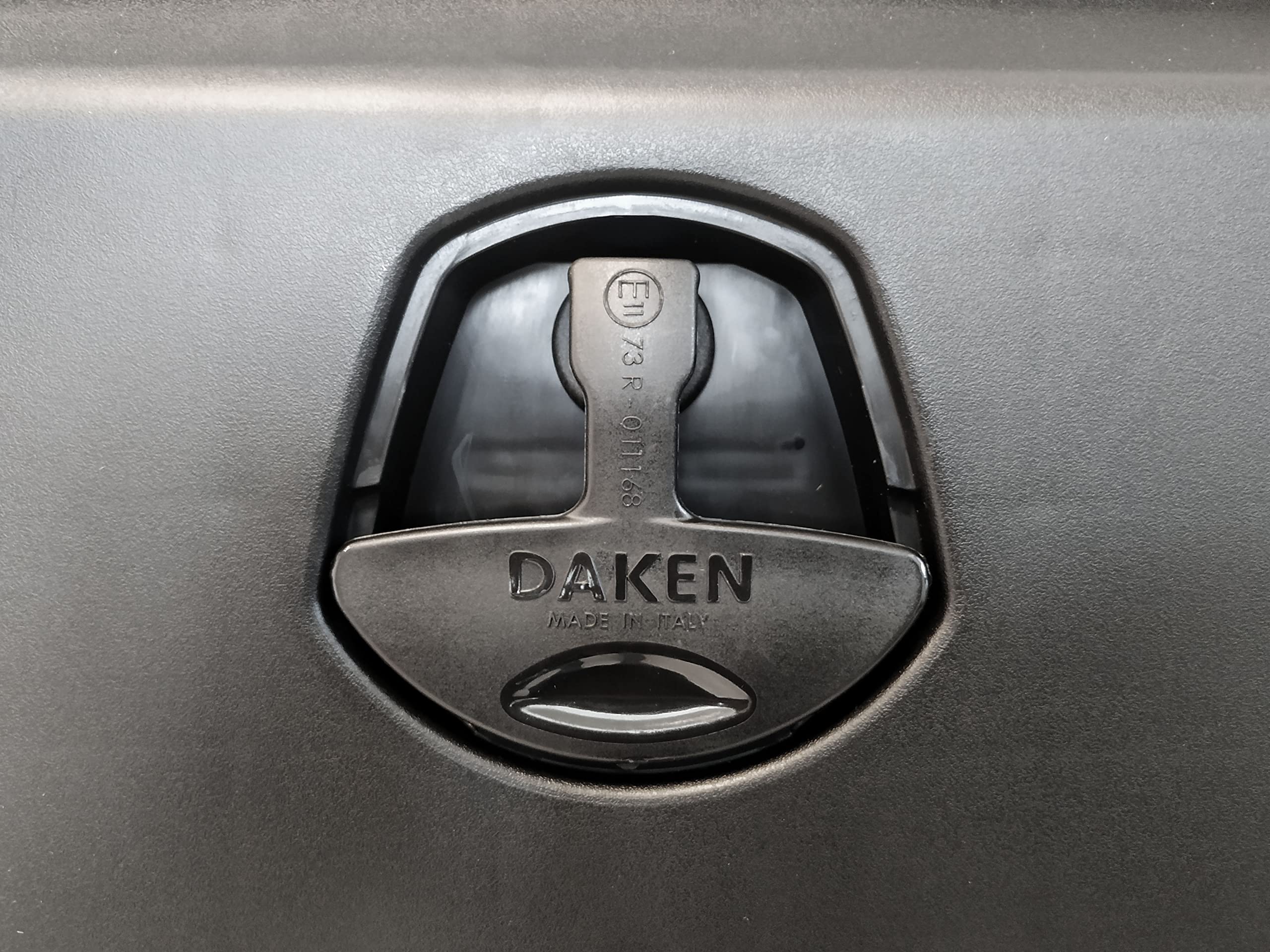 DAKEN Just 800 - Caja de herramientas para camión (826 x 500 x 470 mm, 127 L)