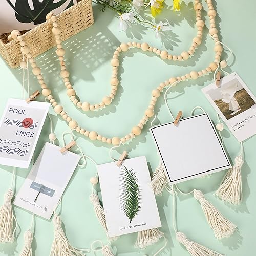 Miniatura 4 de Amyhill Exhibición de fotos colgante de macramé bohemio para colgar en la pared con 24 clips de madera, marco de collage de macramé con cuentas de