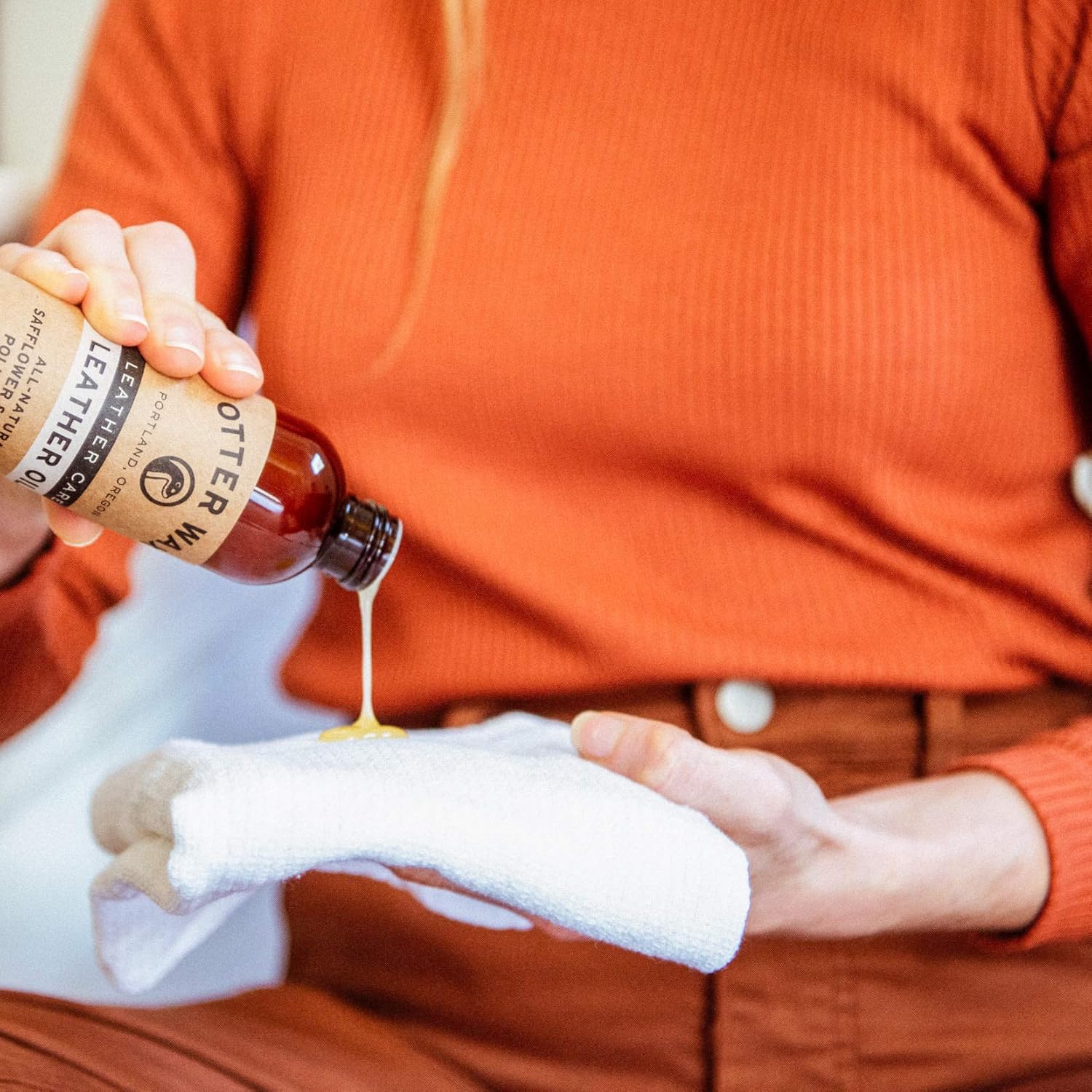 Otter Wax Conditioning Leather Oil - 16oz - All-Natural Polishing Treatment For Furniture, Boots, Car Seats, Jackets, Shoes & Bags - Image 4