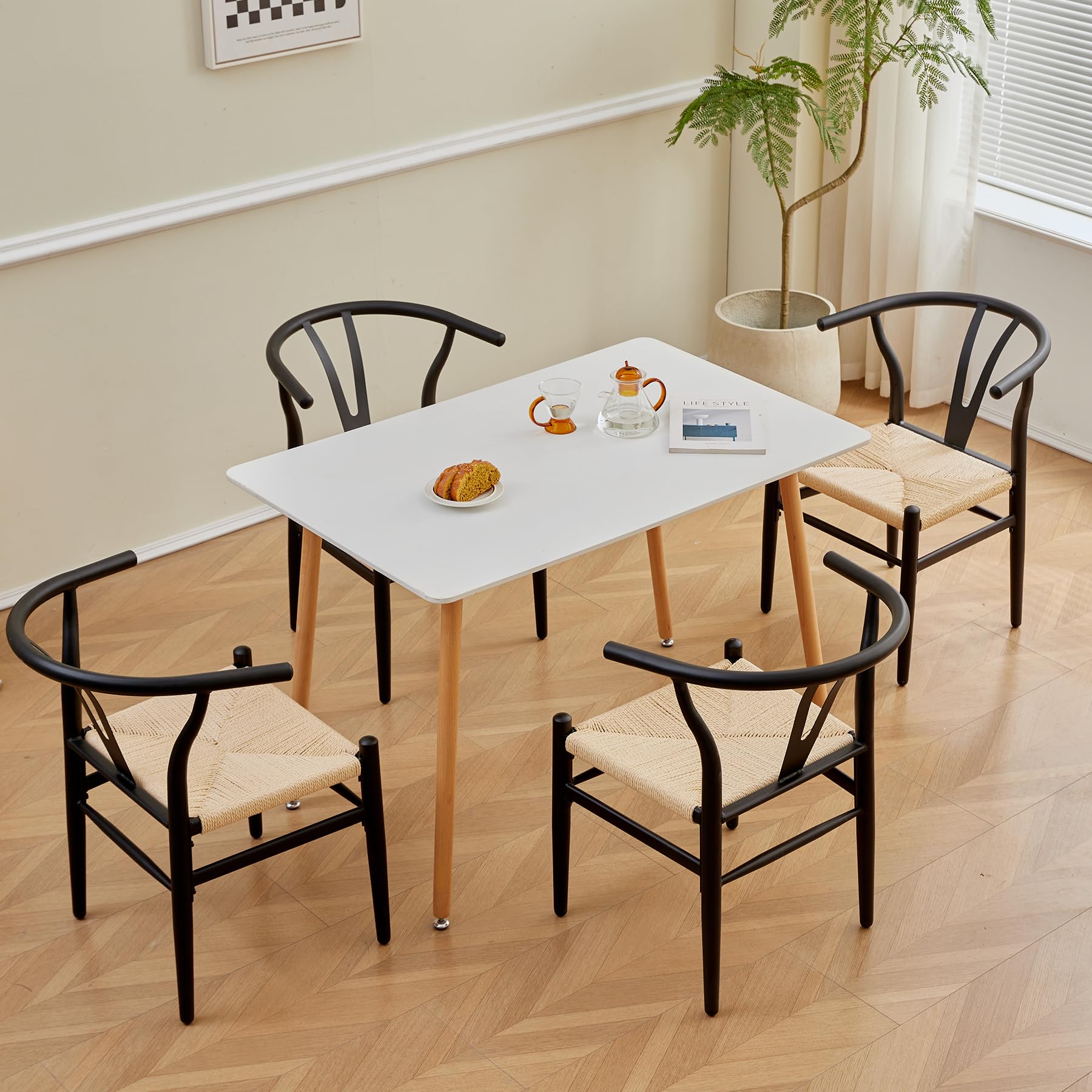 Juego de 4 Silla de Comedor Tejida Moderna, Cojín de Ratán de Alta Densidad, Patas de Metal Negro, Adecuada para Comedor, Sala de Estar, Cocina （Marco de Metal Negro）