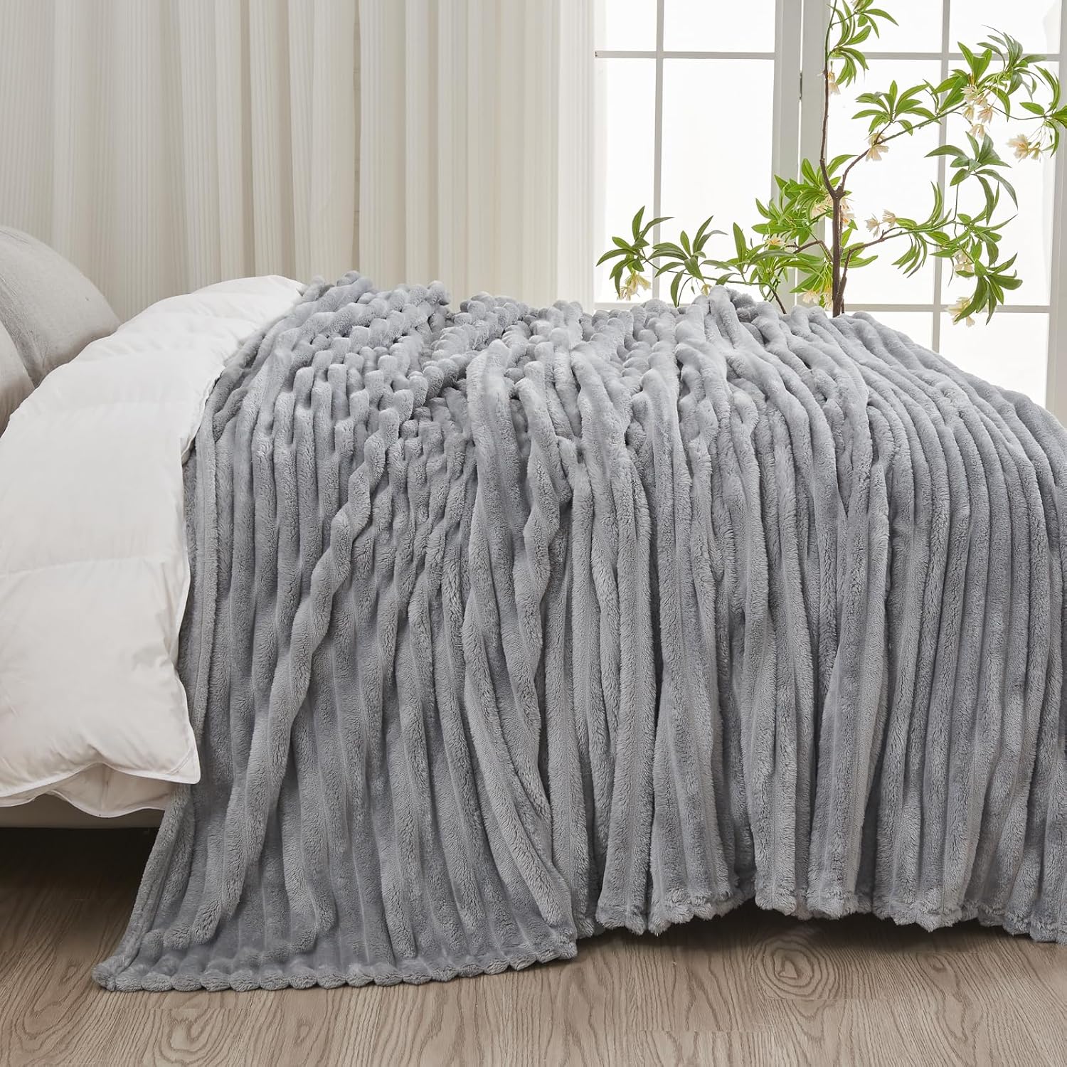 NEWCOSPLAY Super Soft Queen Blanket Light Grey Premium Silky Flannel Fleece 3D Ribbed Jacquard Lightweight Bed Blanket All Season Use (Light Grey Ribbed, Queen(90"x90")) - Image 4