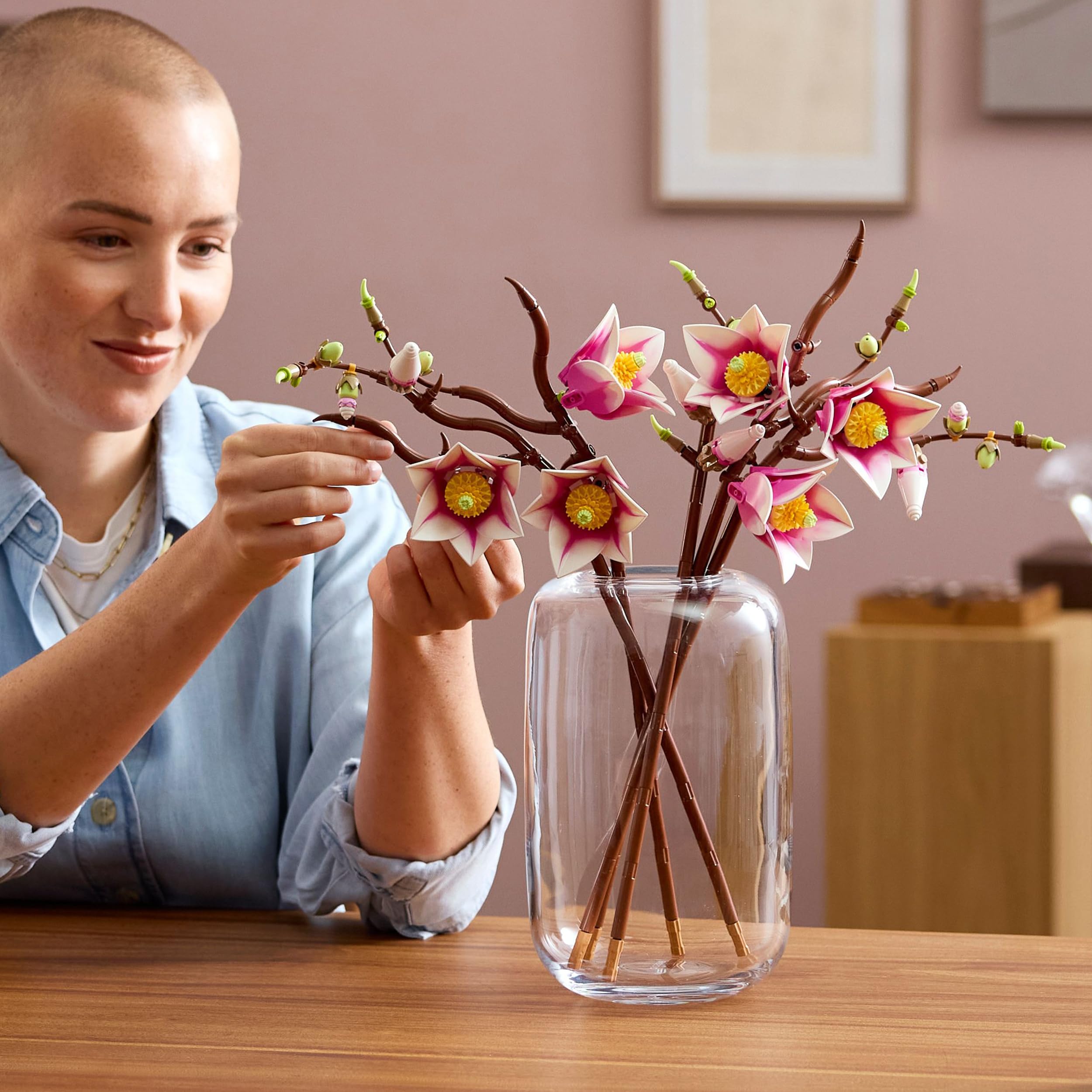 LEGO Botanicals Rametti di Magnolia - Set di Fiori Finti per Adulti - 5 Magnolie Artificiali per Decorare il Soggiorno o la Camera da Letto - Idea Regalo Fai da Te per Donne - 11510