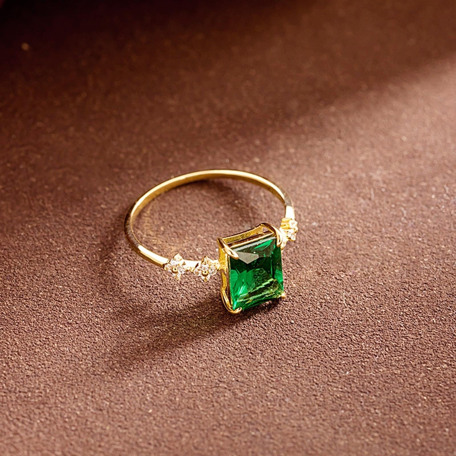 Wycian Anello nuziale singolo, in oro giallo, con zirconi, misura 45 (14,3), con zirconi verdi rettangolari, personalizzabile, per donna e anniversario