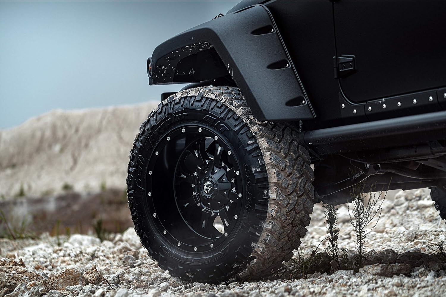 Fuel Offroad D51718908257 ブラックホイール 塗装済み (18 x 9.インチ/8 x 165 mm、20