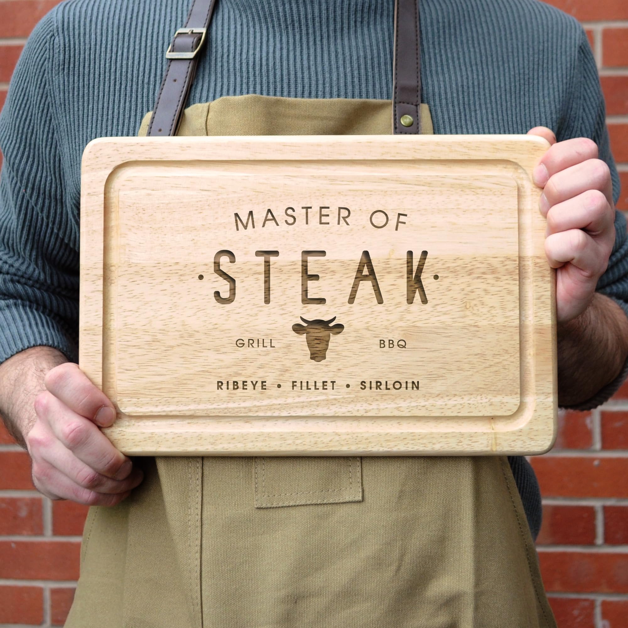 eBuyGB Master of Steak Wooden Chopping Board, BBQ Gift for Him, Custom Engraved Meat Board, Grill Master Gift, Brown